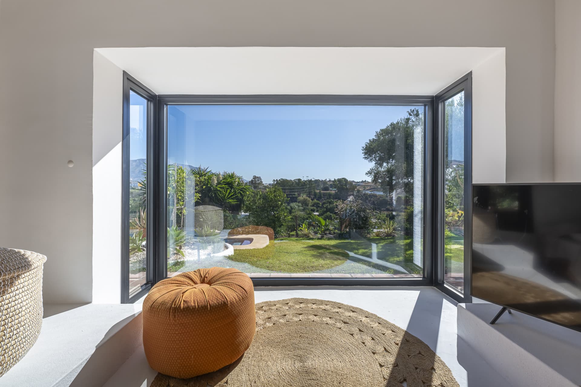 Charming Villa with Panoramic Views in Guadalmina Alta