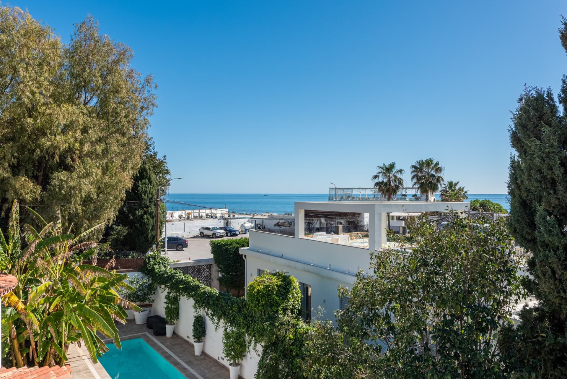 Charmig spansk villa med havsutsikt endast 100 meter från stranden – Förstklassigt läge i Linda Vista Baja nära San Pedro