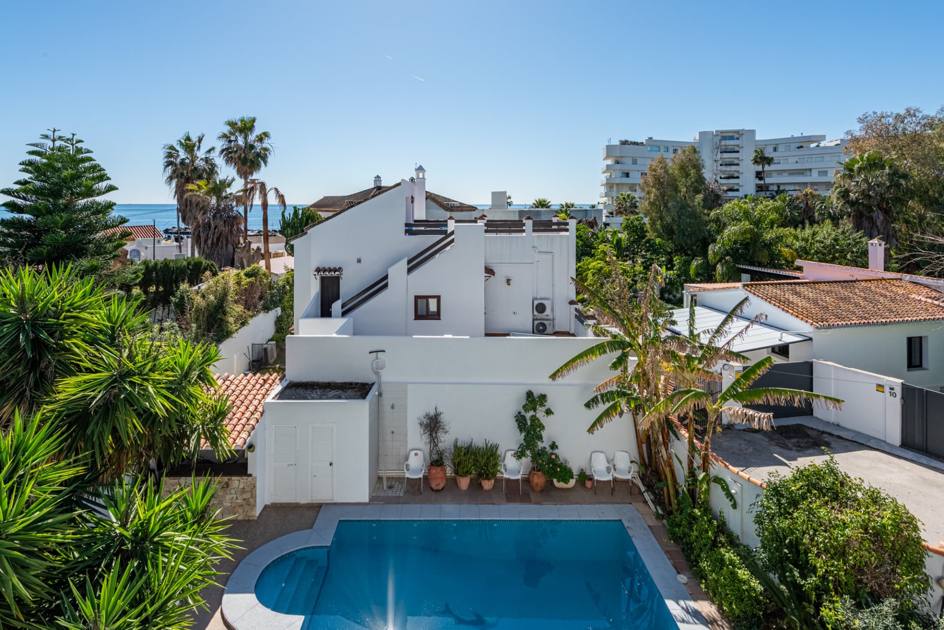 Charmig spansk villa med havsutsikt endast 100 meter från stranden – Förstklassigt läge i Linda Vista Baja nära San Pedro