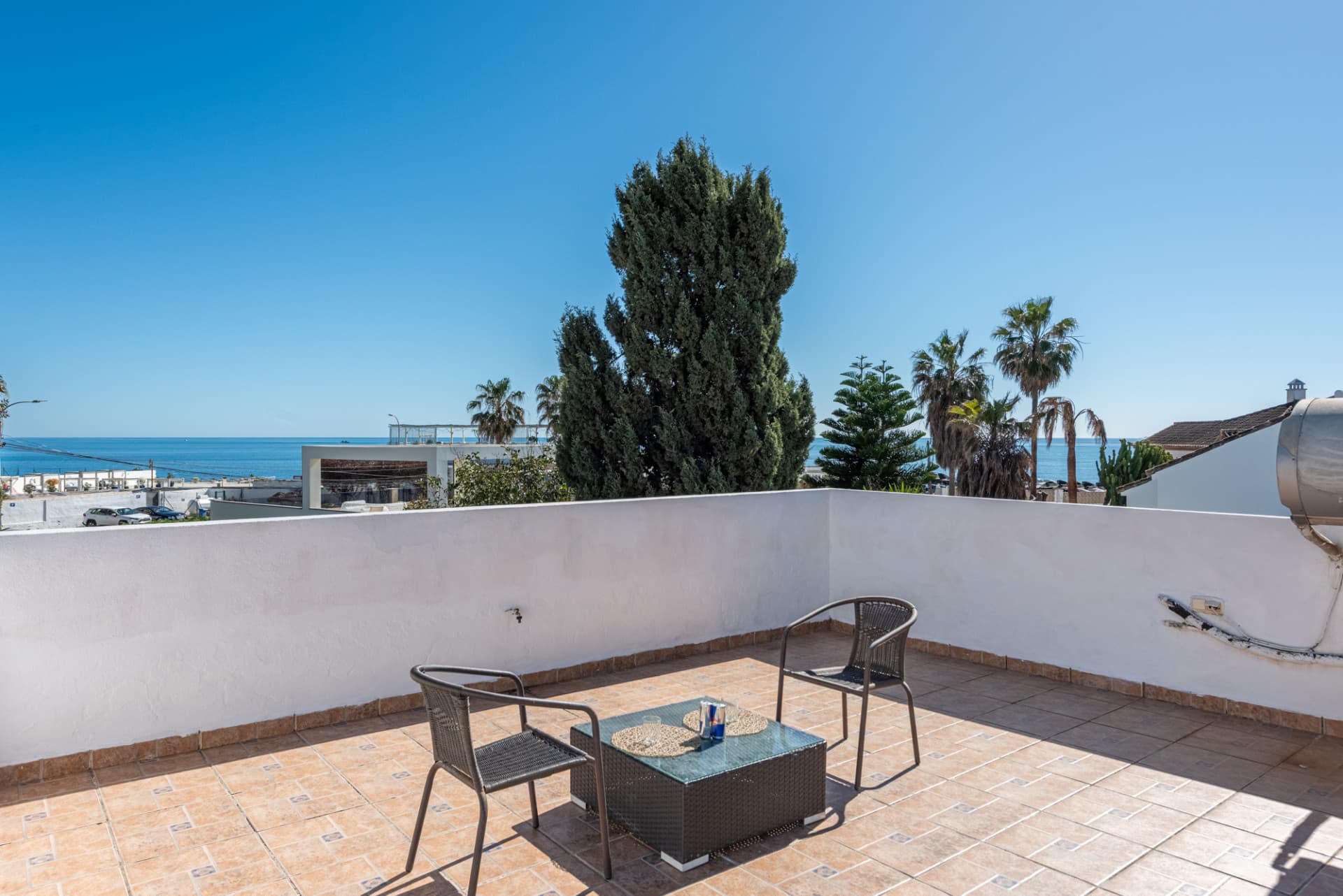 Charmig spansk villa med havsutsikt endast 100 meter från stranden – Förstklassigt läge i Linda Vista Baja nära San Pedro