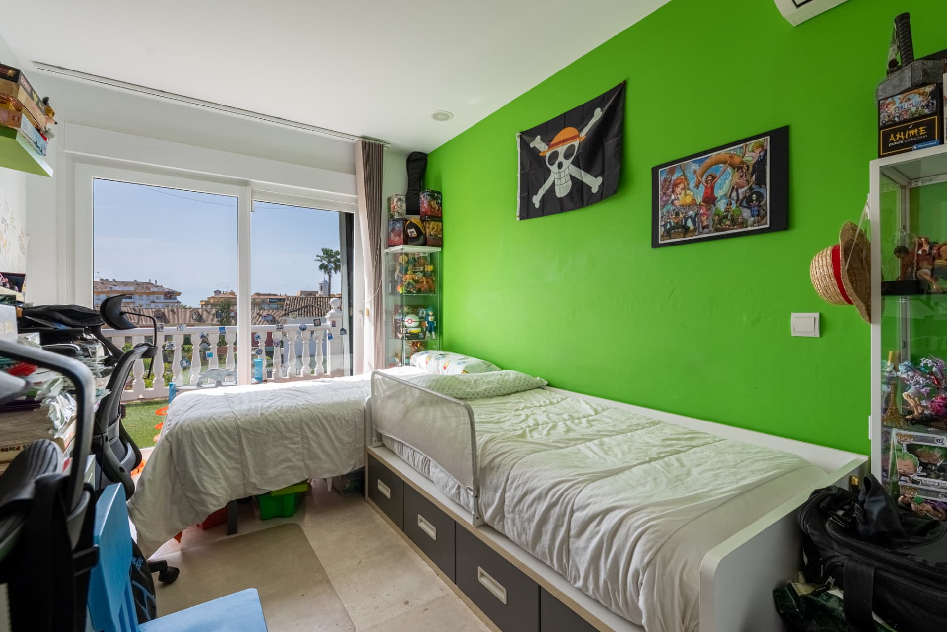 Spacious Villa in central San Pedro! With 3 separate apartments and garage for 10 cars.