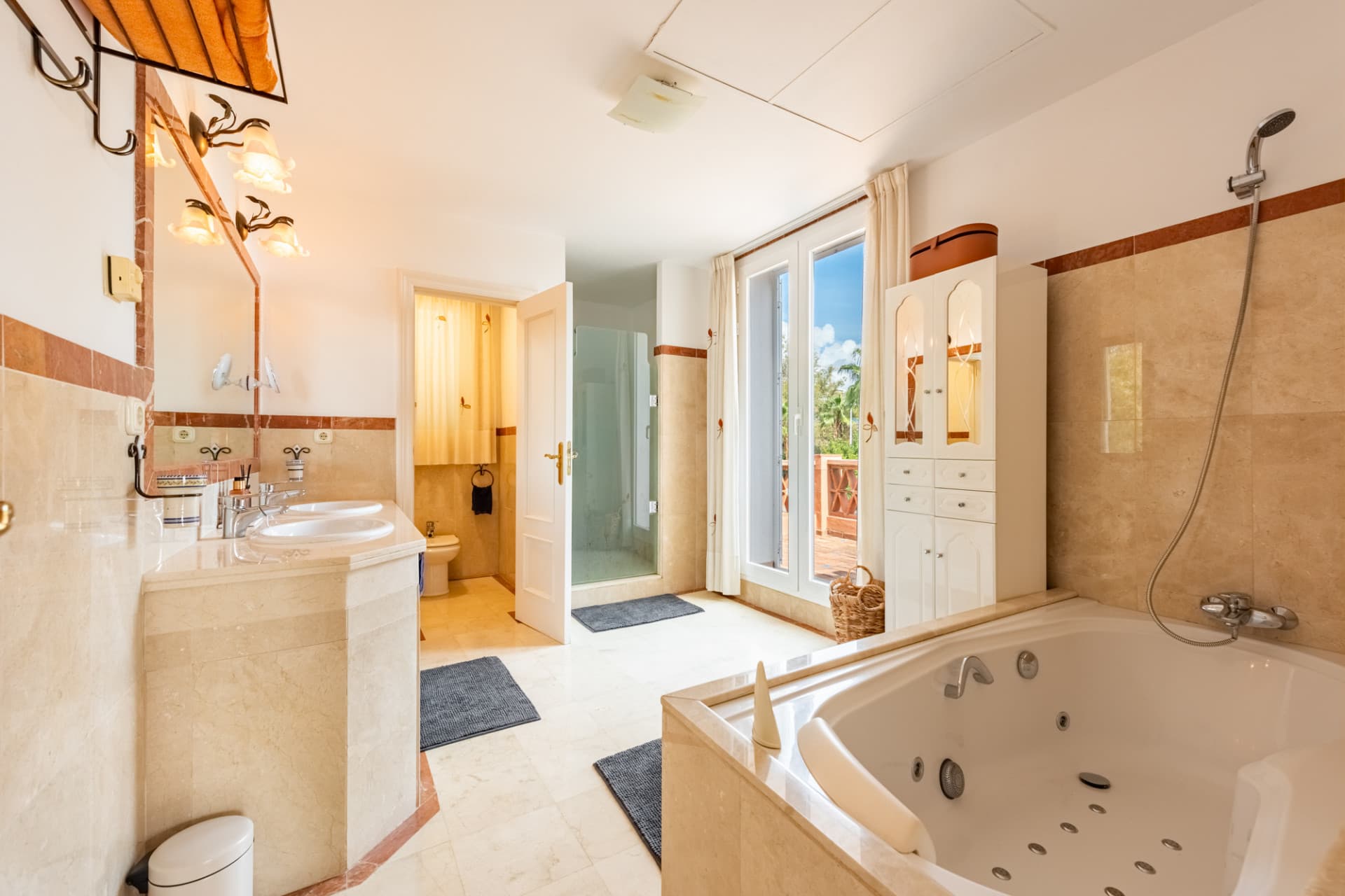 One of only three beachfront villas in La Perla de la Bahía!