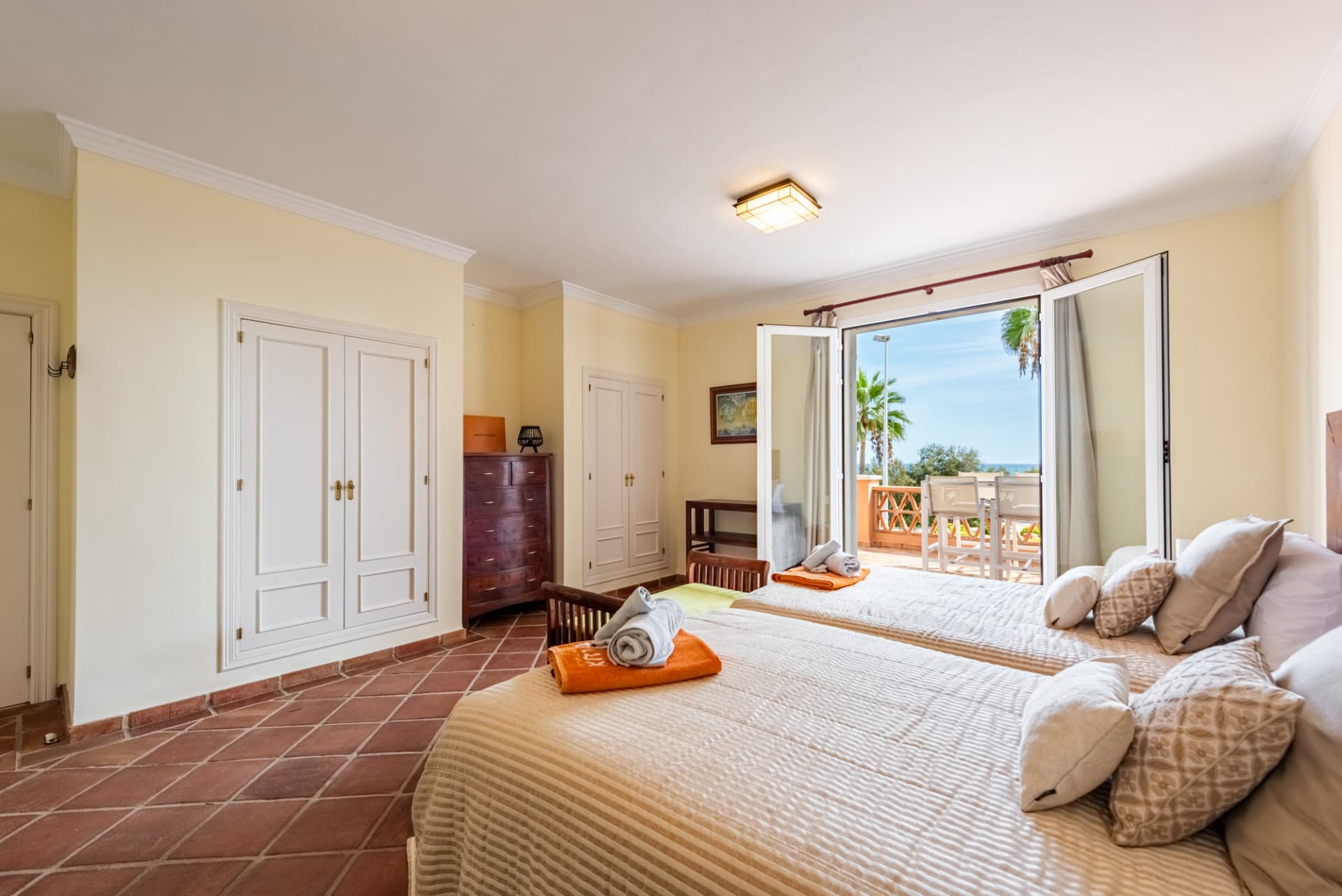 One of only three beachfront villas in La Perla de la Bahía!