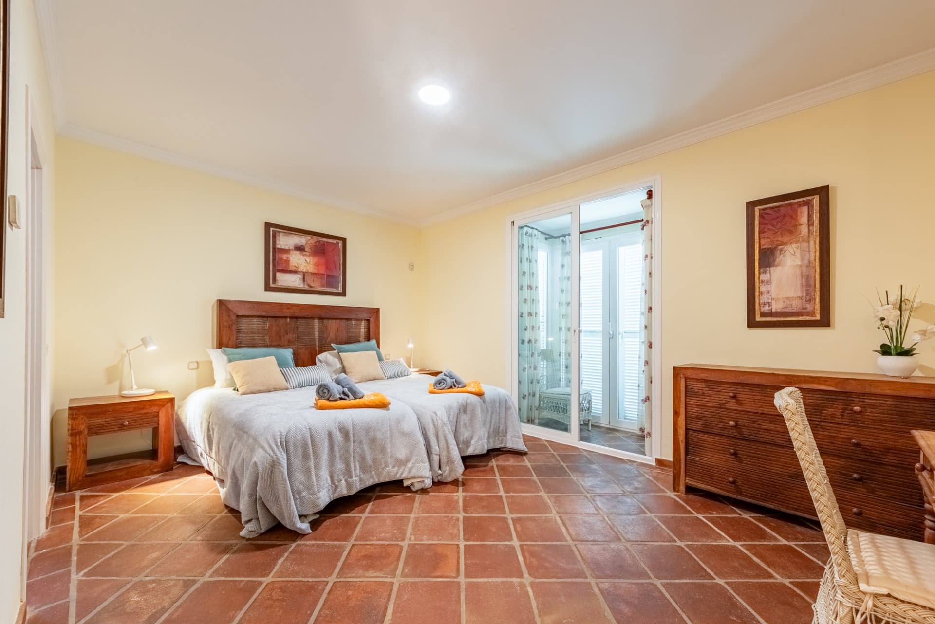 One of only three beachfront villas in La Perla de la Bahía!