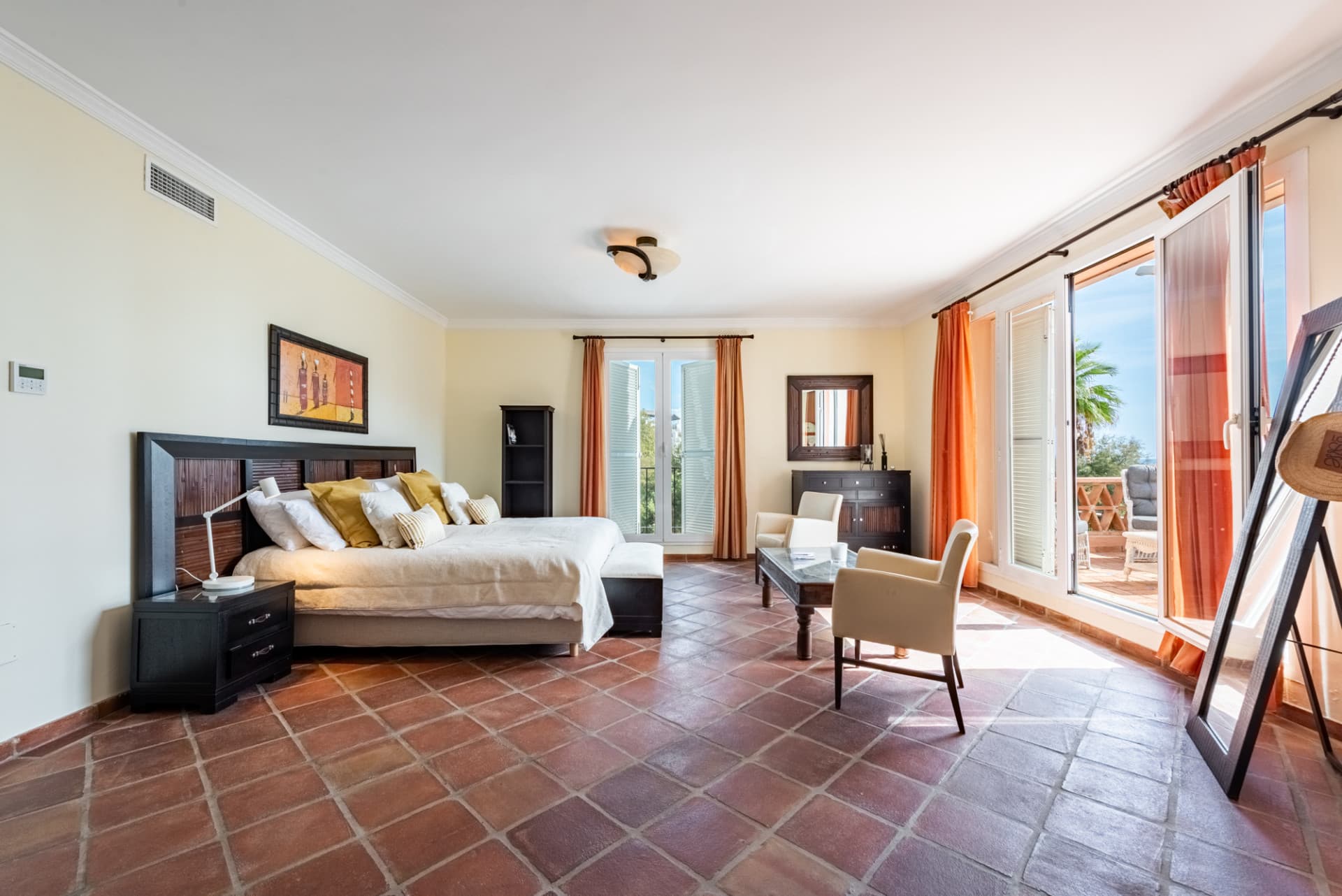 One of only three beachfront villas in La Perla de la Bahía!