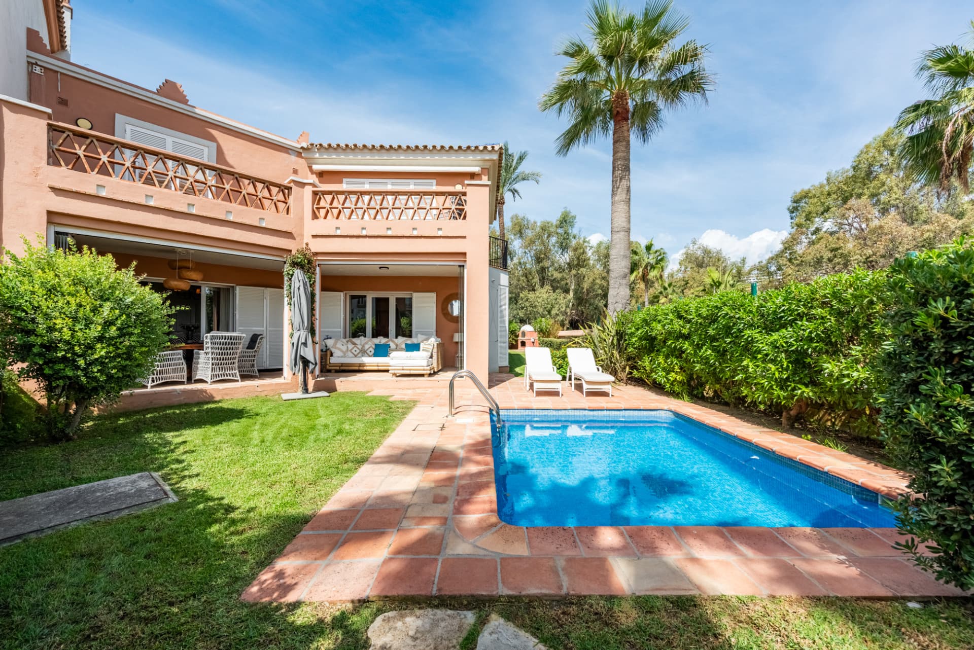 ¡Una de las solo tres villas en primera línea de playa de La Perla de la Bahía!