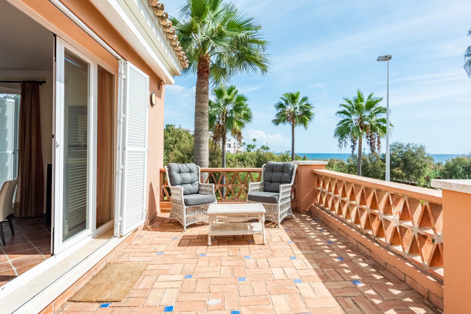One of only three beachfront villas in La Perla de la Bahía!
