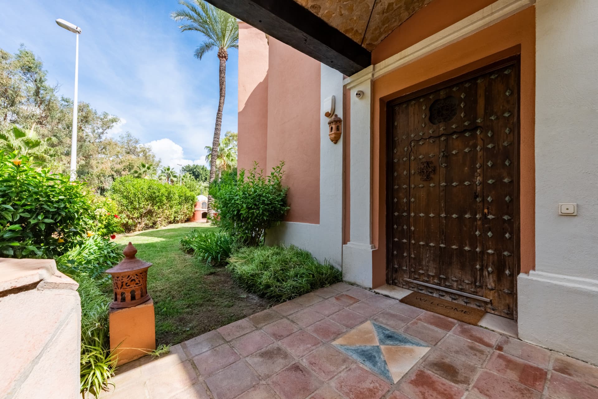 One of only three beachfront villas in La Perla de la Bahía!