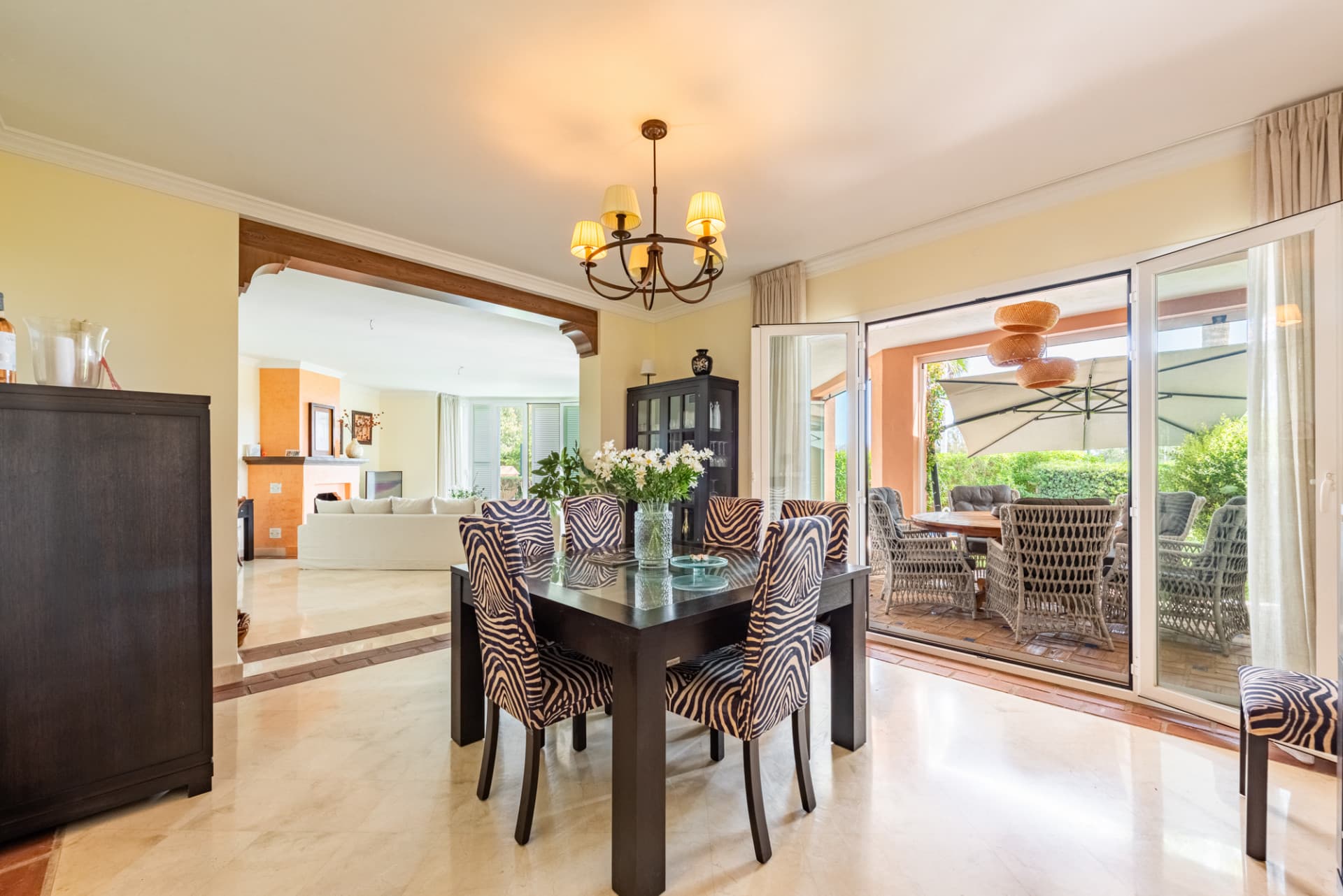 One of only three beachfront villas in La Perla de la Bahía!