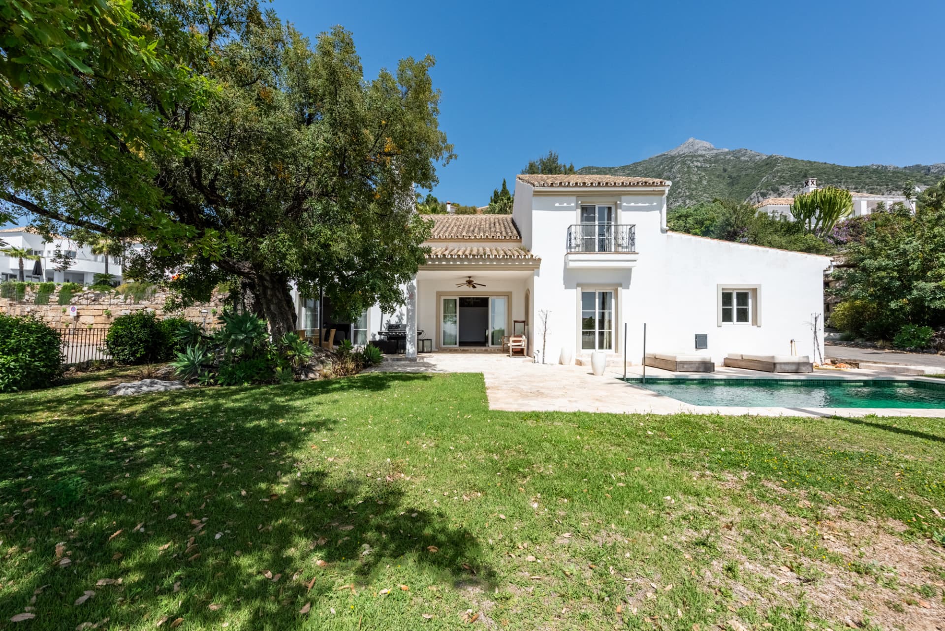 Charming Villa with Panoramic Views in Sierra Blanca Country Club, Istán