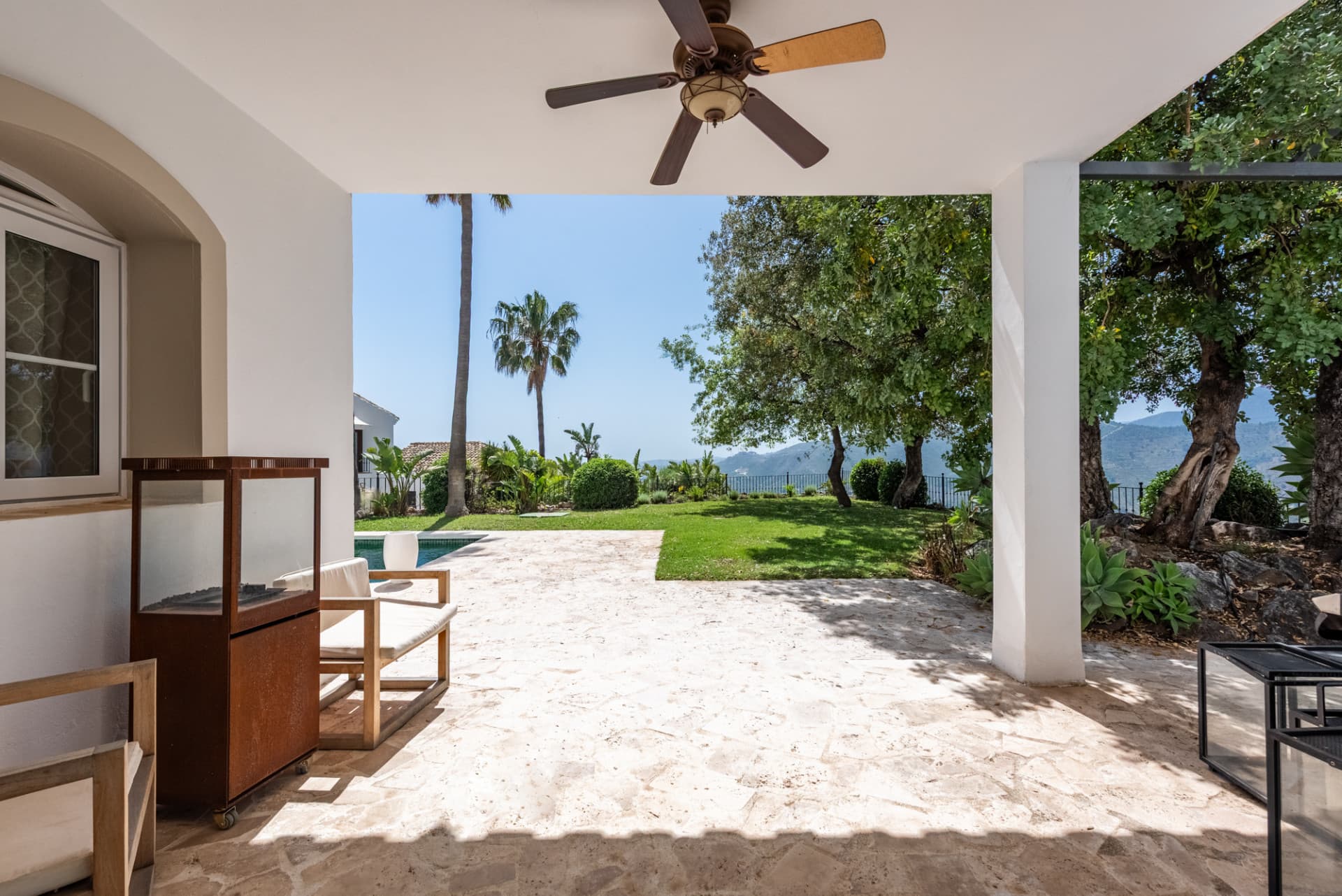 Charming Villa with Panoramic Views in Sierra Blanca Country Club, Istán