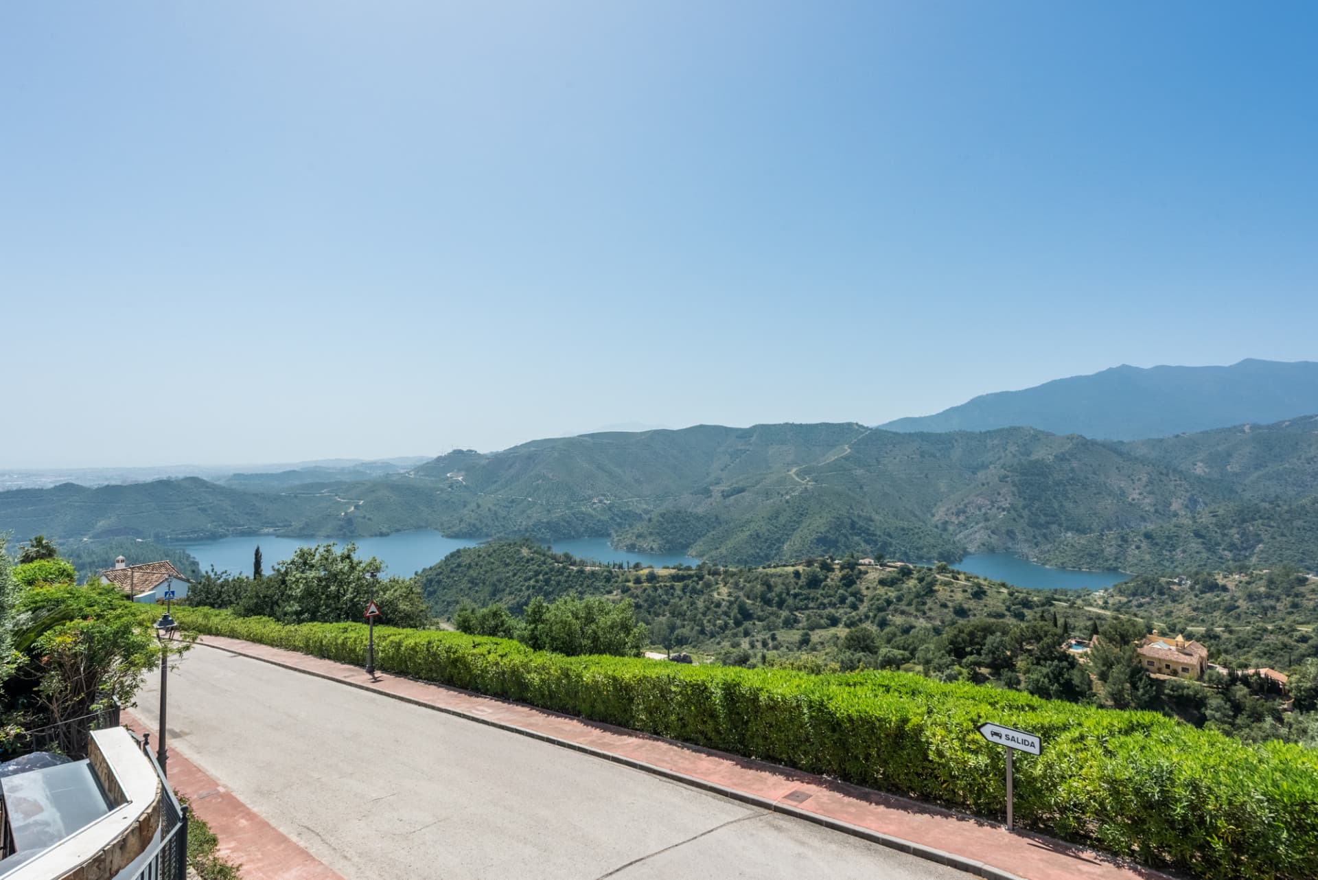 Charming Villa with Panoramic Views in Sierra Blanca Country Club, Istán