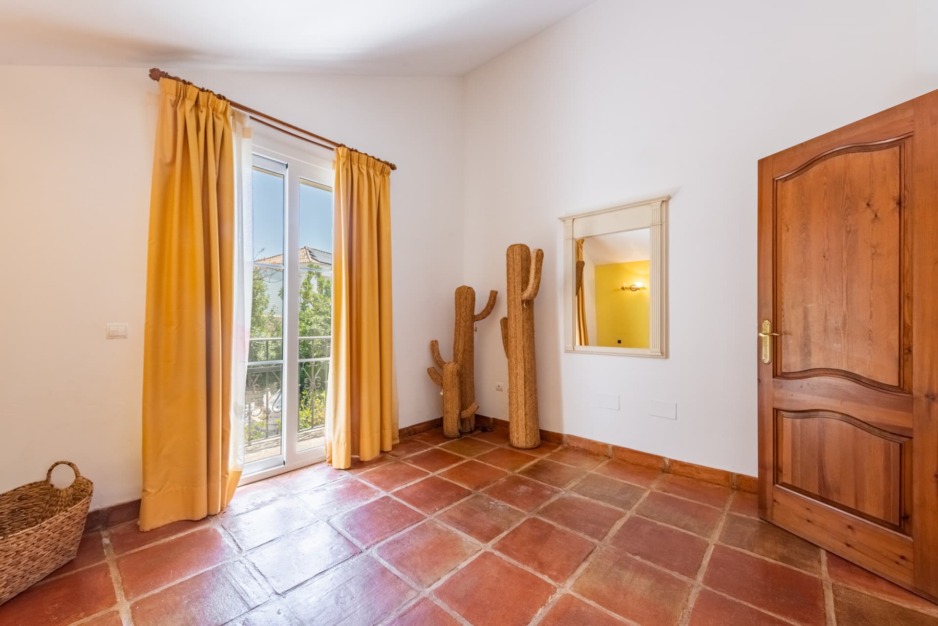 Charming Villa with Panoramic Views in Sierra Blanca Country Club, Istán