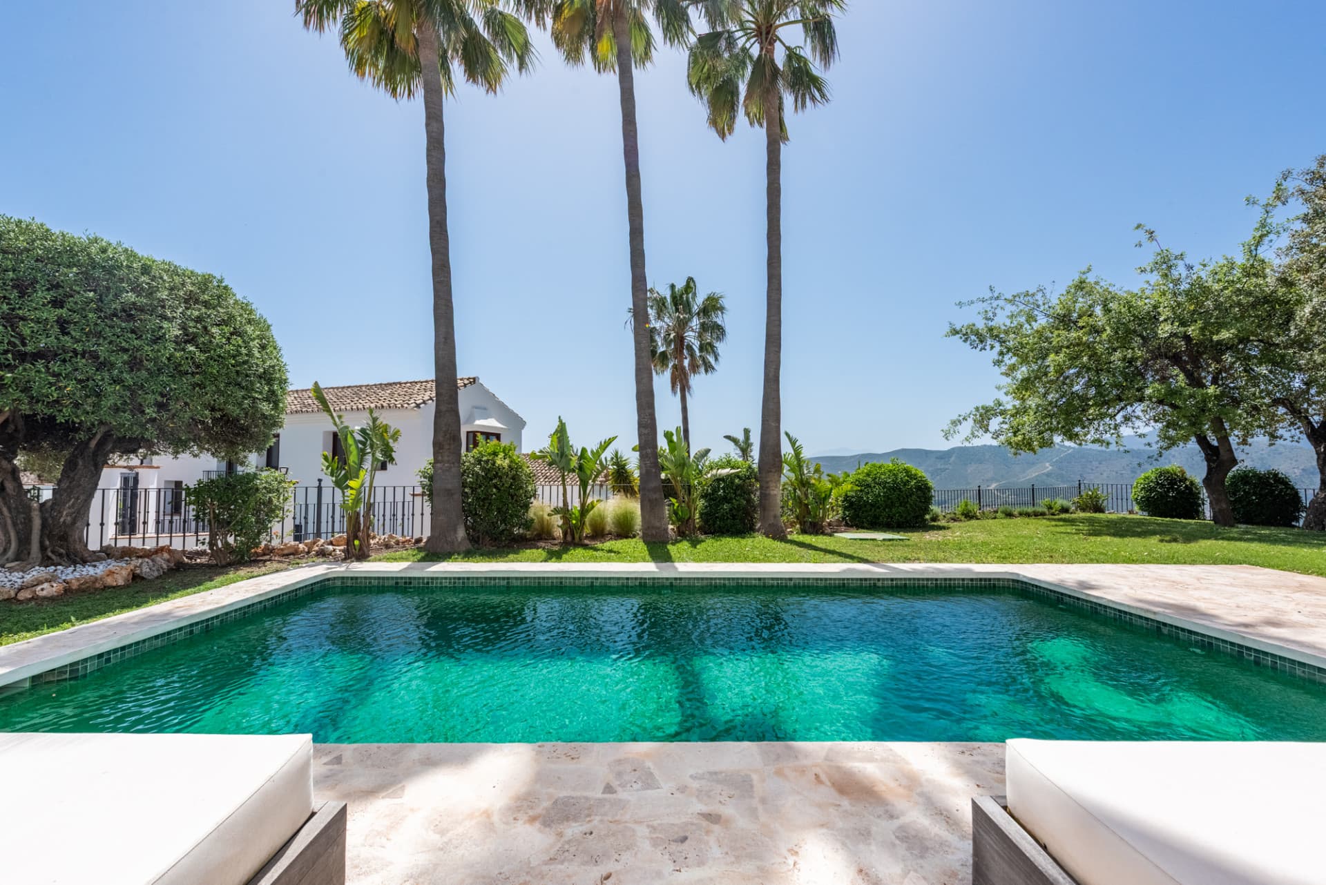 Charmig villa med panoramautsikt i Sierra Blanca Country Club, Istán
