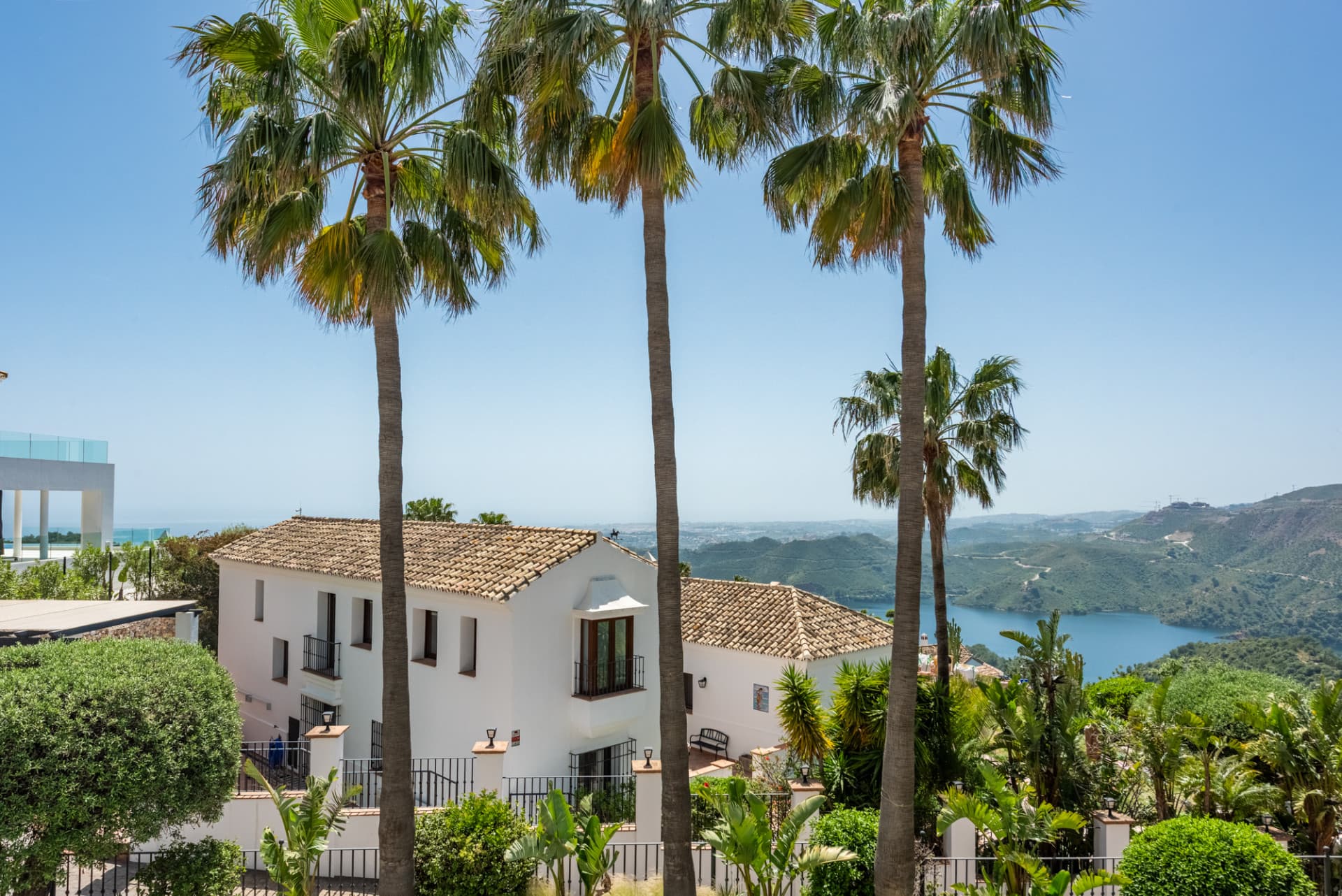 Charming Villa with Panoramic Views in Sierra Blanca Country Club, Istán