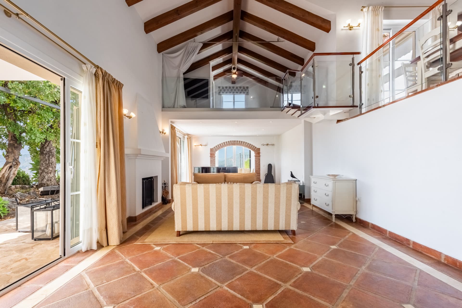 Charming Villa with Panoramic Views in Sierra Blanca Country Club, Istán