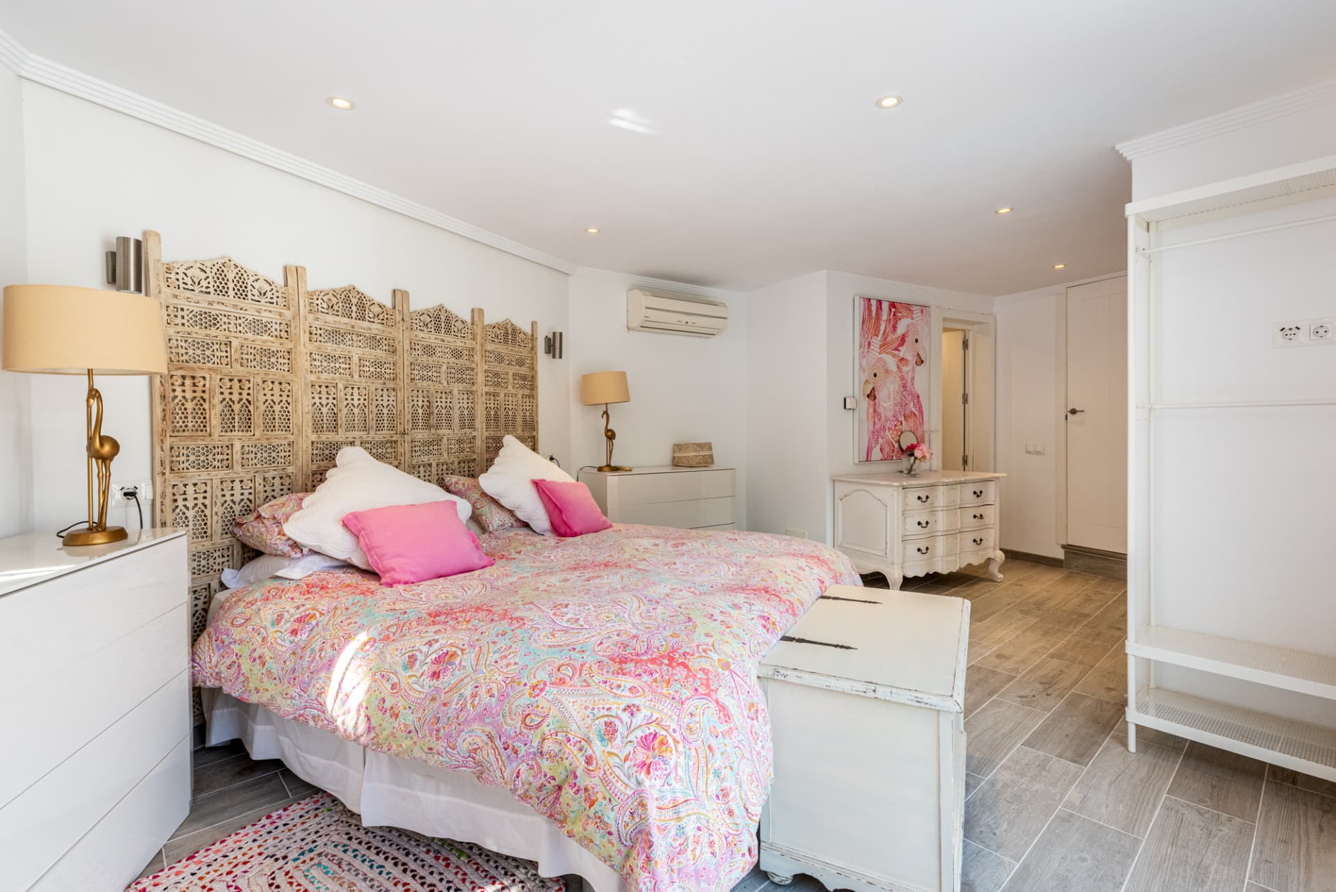 Charming Cottage-Style Villa in the Hills of Benahavís – Excellent Value