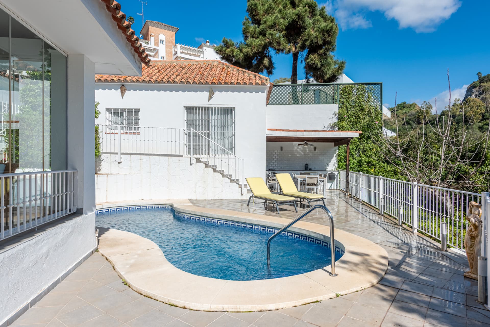 Charming Cottage-Style Villa in the Hills of Benahavís – Excellent Value