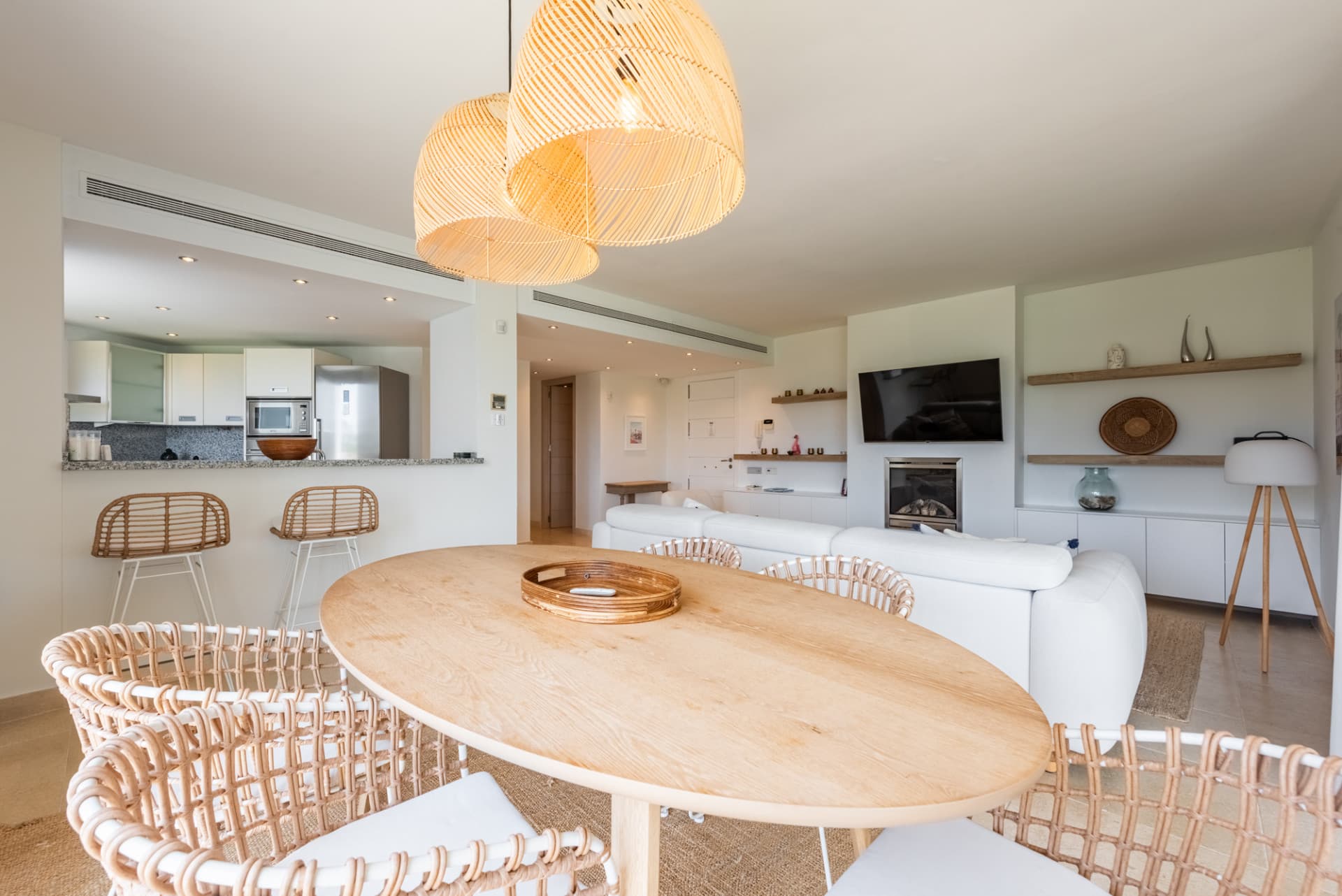 Stylish garden apartment with views to Hotel Villa Padierna, the golf course and the sea!