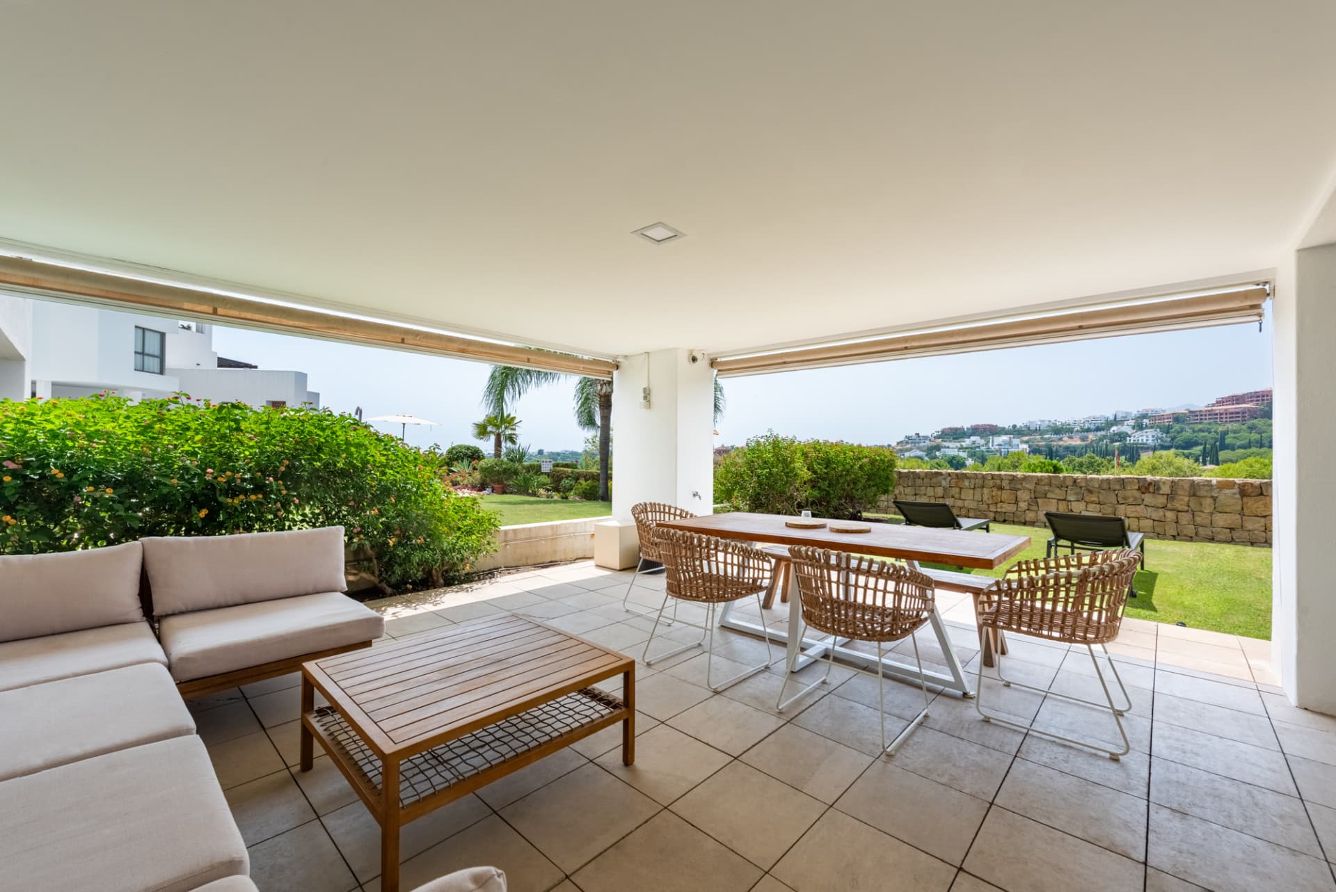 Stylish garden apartment with views to Hotel Villa Padierna, the golf course and the sea!