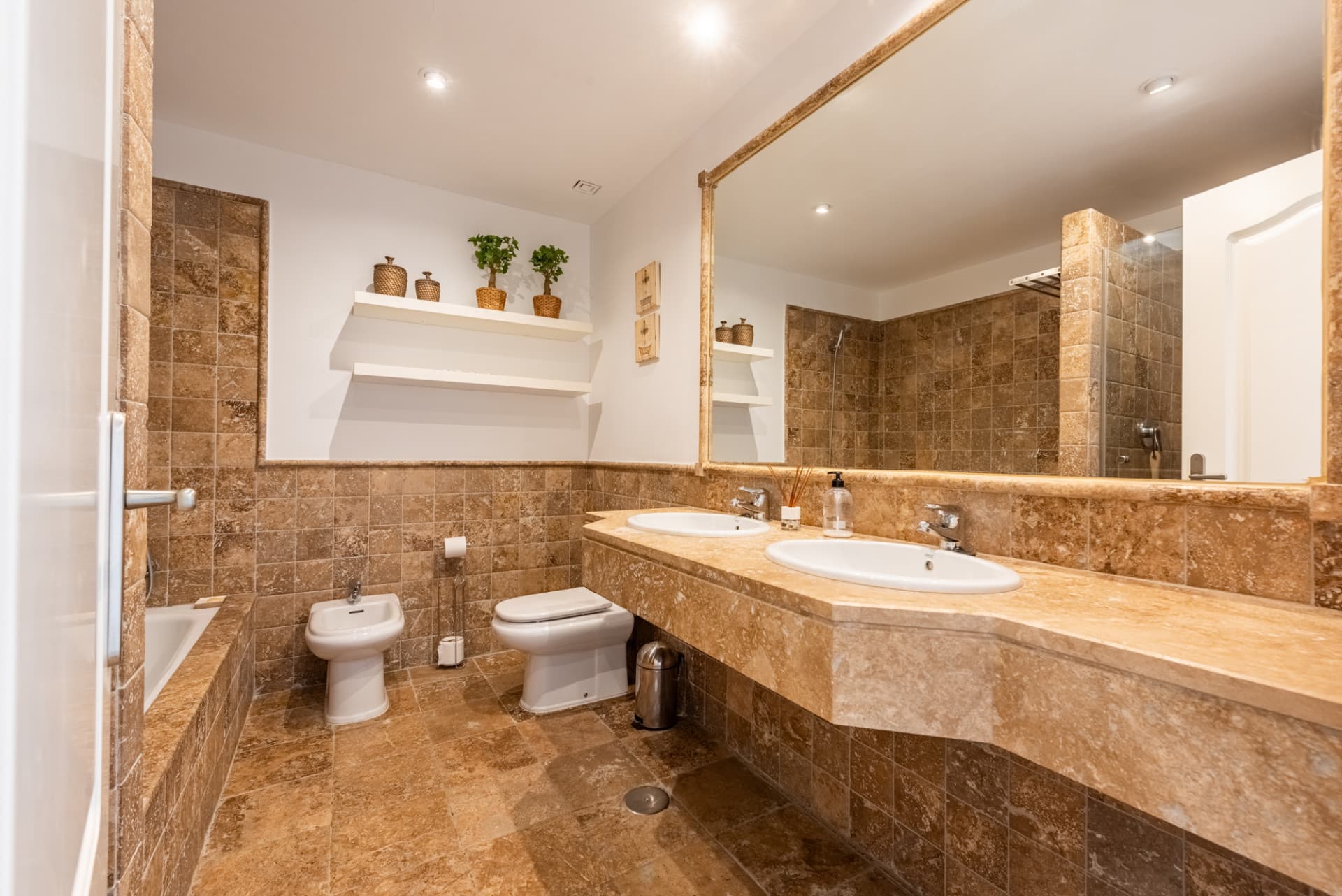 Single-Level Luxury Penthouse with Unrivalled Panoramic Sea and Coastline Views