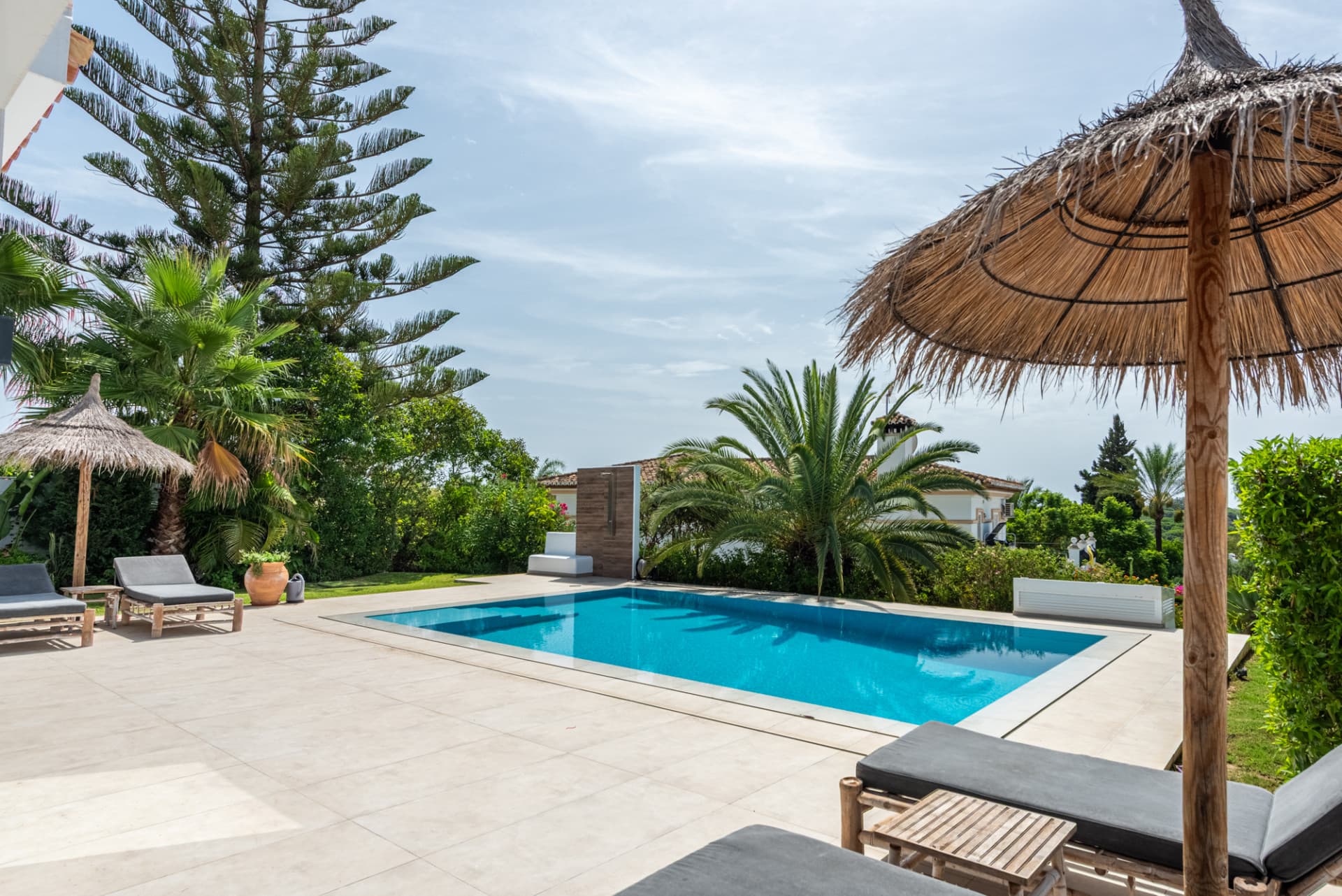 Stylish Renovated Villa with Contemporary Design in the Heart of Elviria