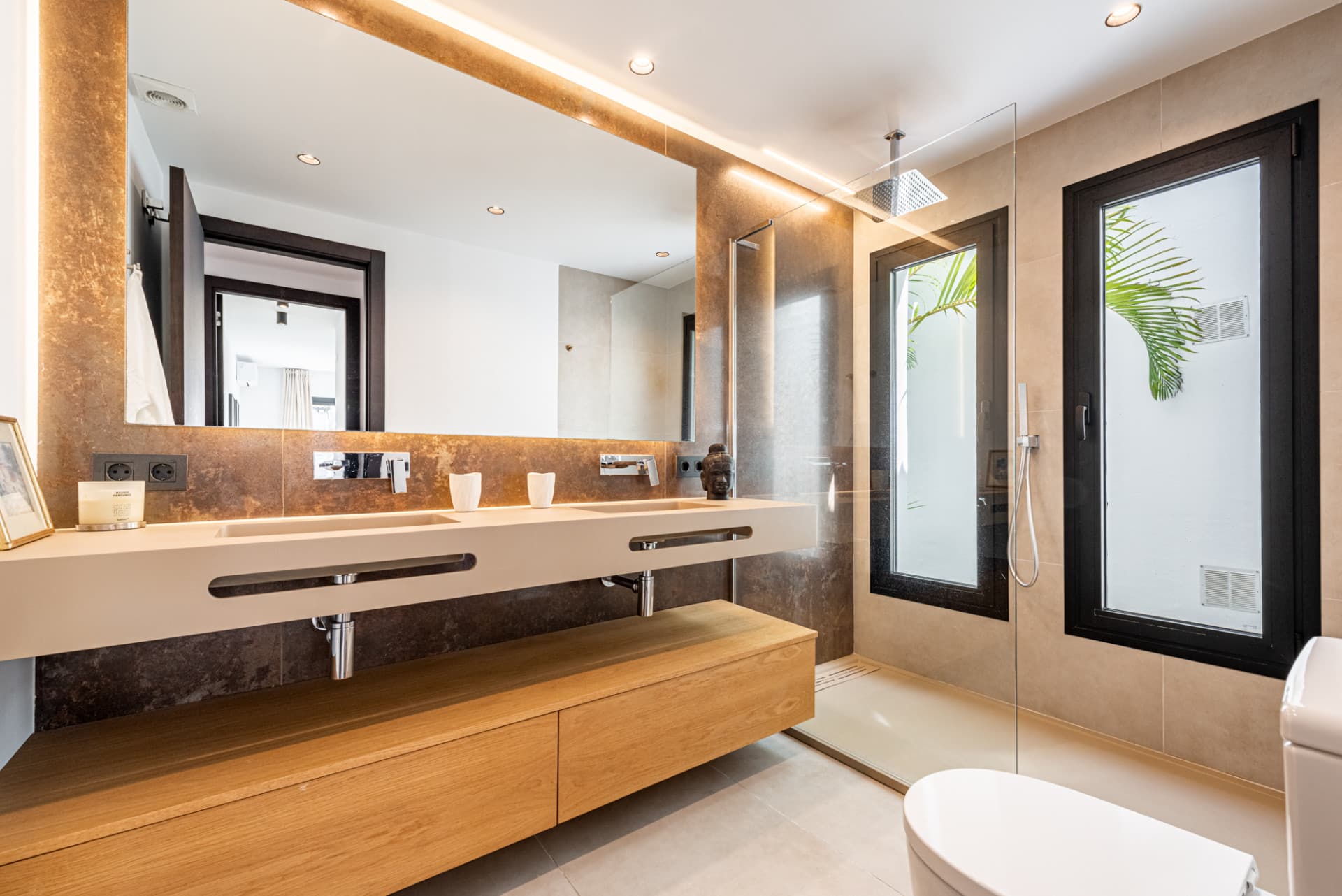 Stylish Renovated Villa with Contemporary Design in the Heart of Elviria