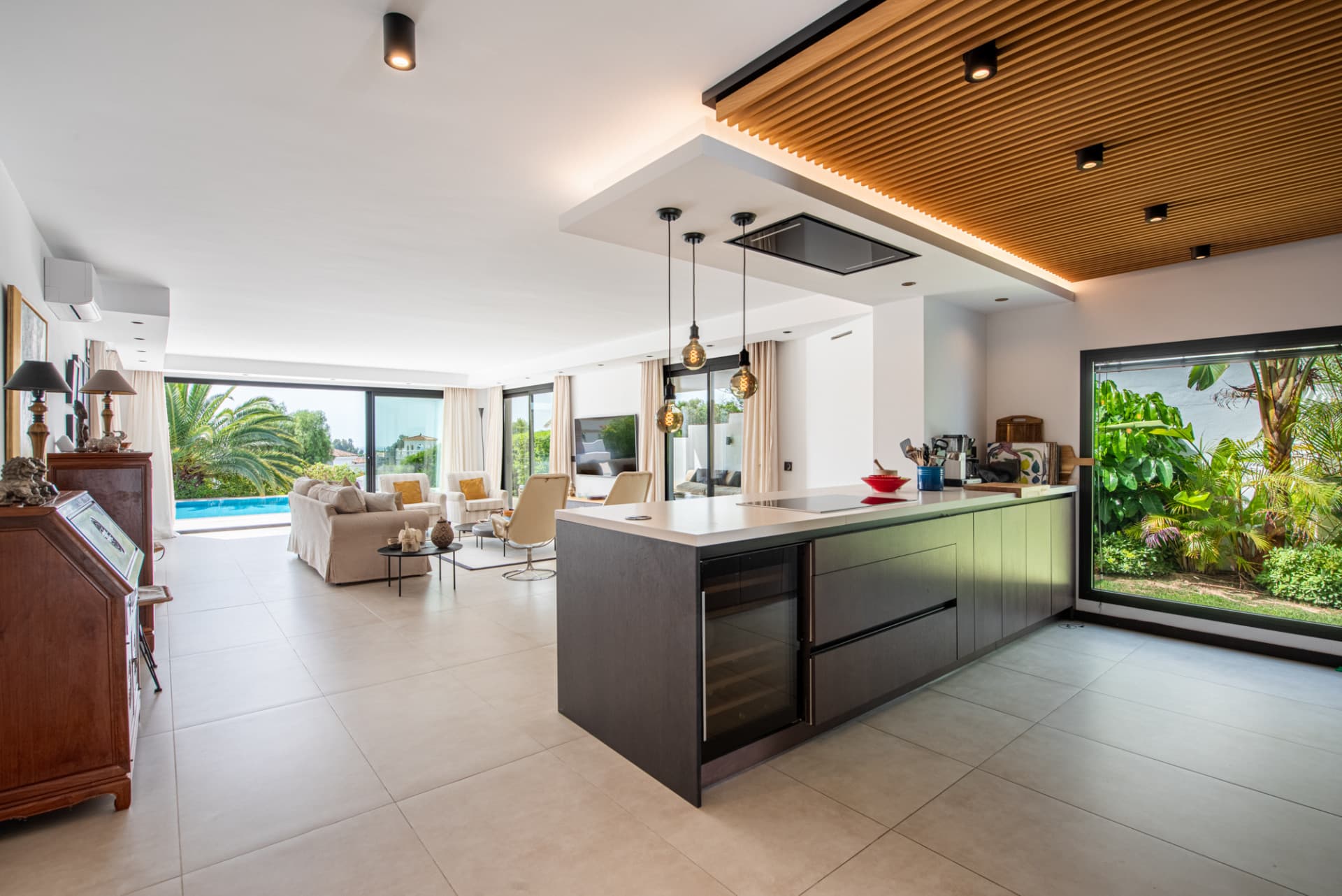 Stylish Renovated Villa with Contemporary Design in the Heart of Elviria