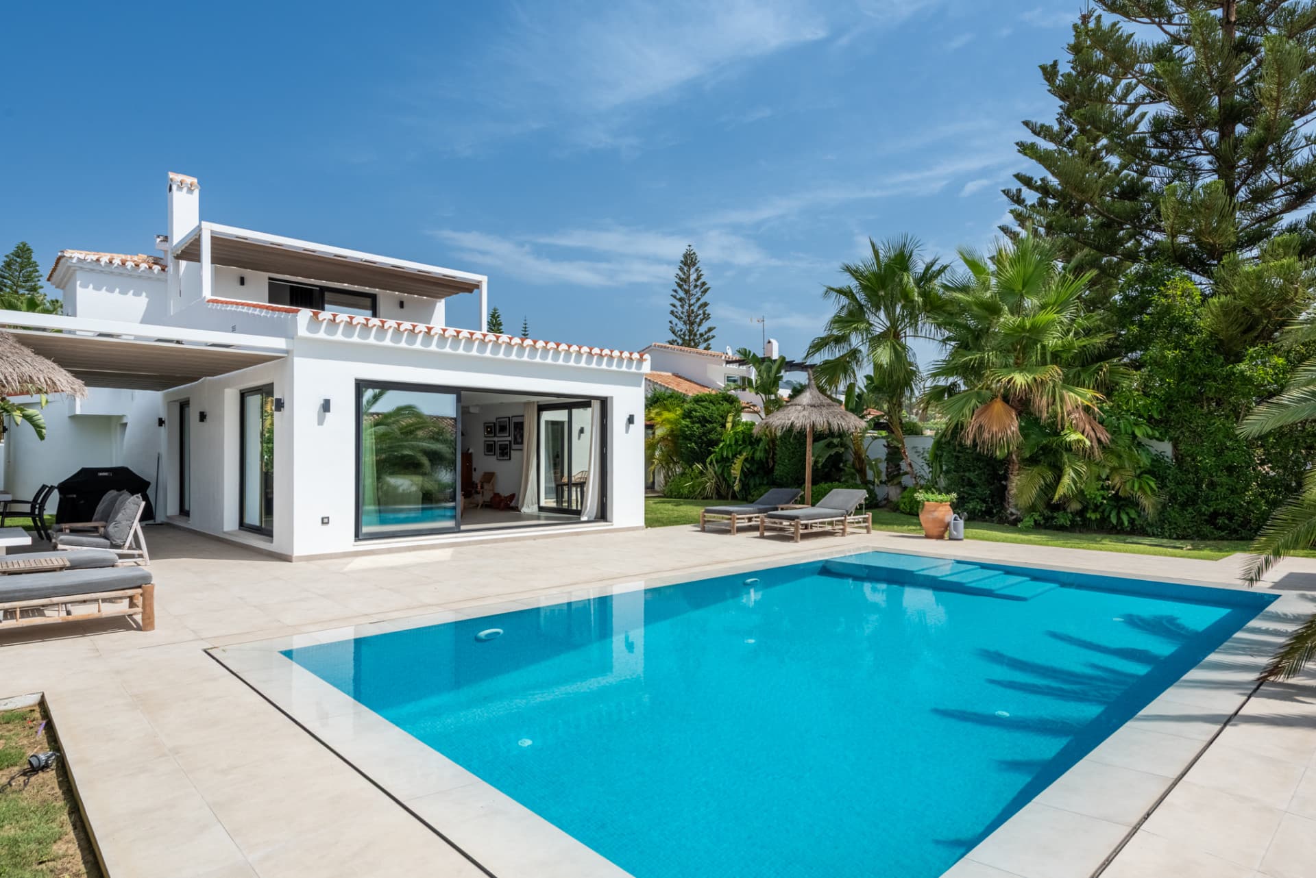 Stylish Renovated Villa with Contemporary Design in the Heart of Elviria