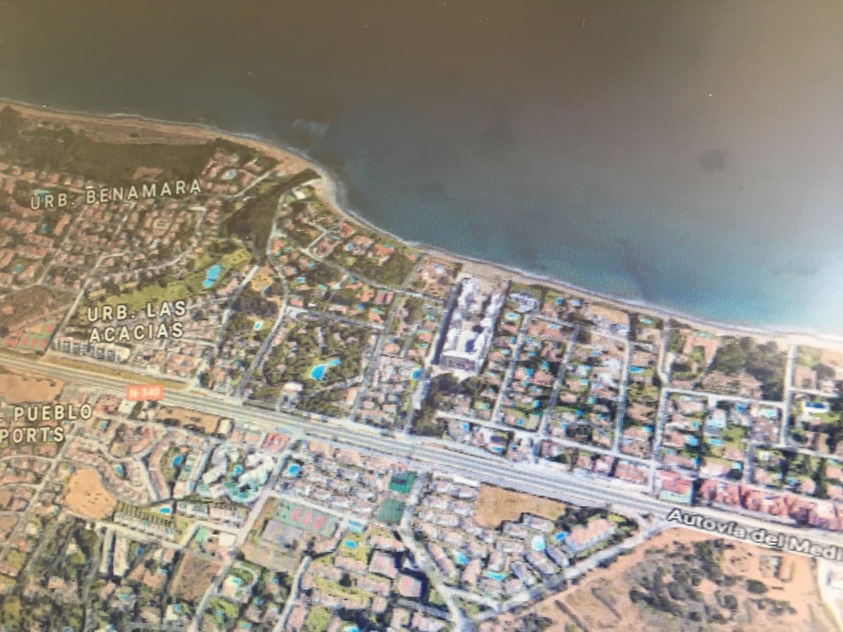 Commercial premises (freehold) located beachside on the New Golden Mile