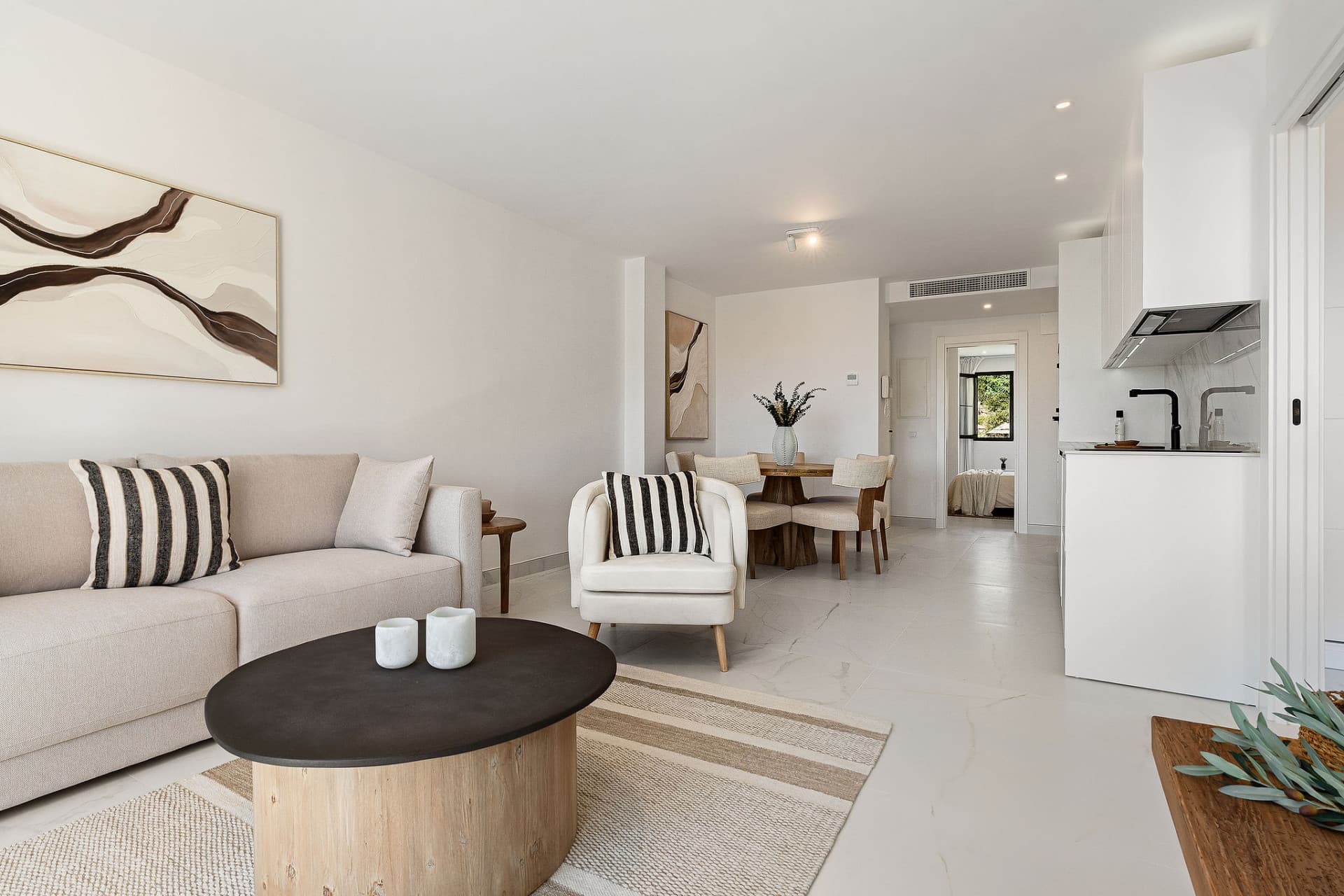 Welcome to this beautifully renovated penthouse offering bright, contemporary living in a tranquil Andalusian urbanization!