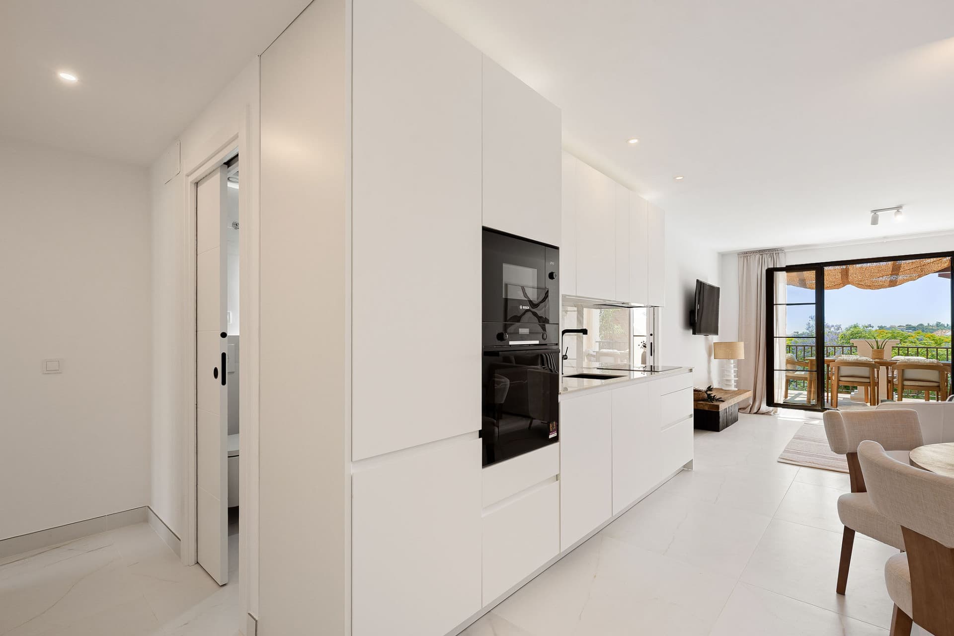 Welcome to this beautifully renovated penthouse offering bright, contemporary living in a tranquil Andalusian urbanization!