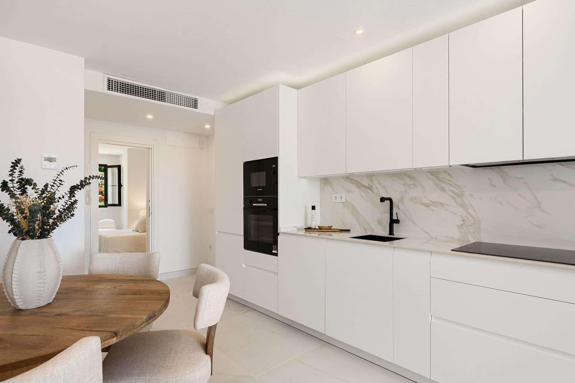 Welcome to this beautifully renovated penthouse offering bright, contemporary living in a tranquil Andalusian urbanization!