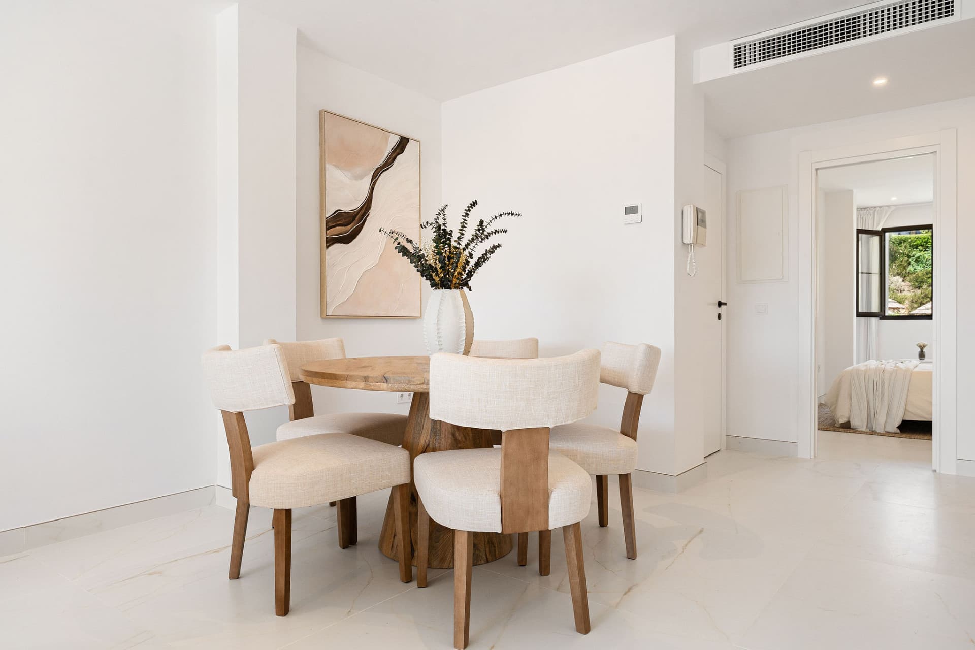 Welcome to this beautifully renovated penthouse offering bright, contemporary living in a tranquil Andalusian urbanization!