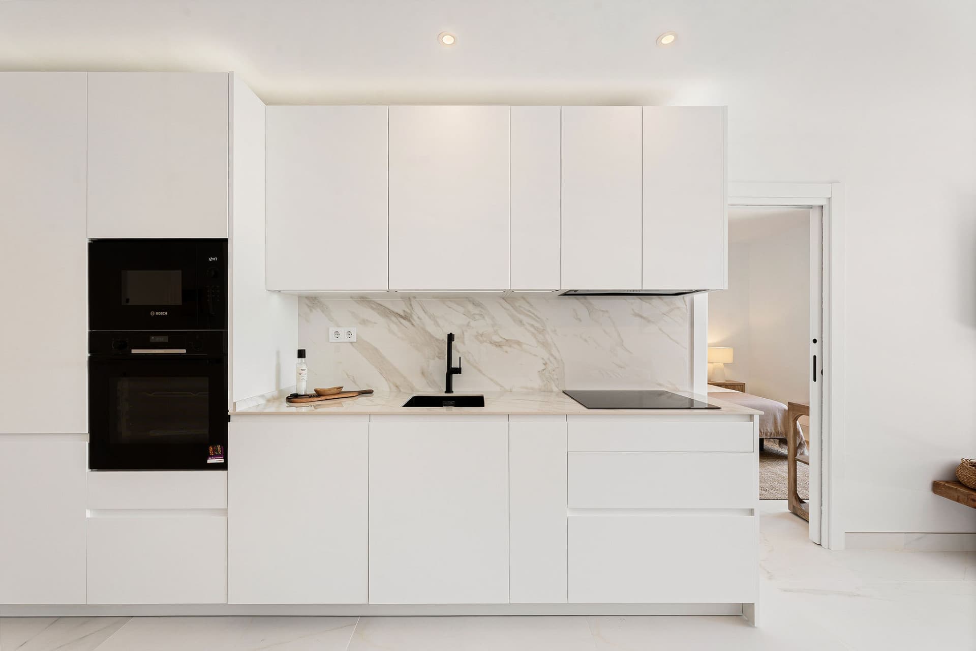 Welcome to this beautifully renovated penthouse offering bright, contemporary living in a tranquil Andalusian urbanization!