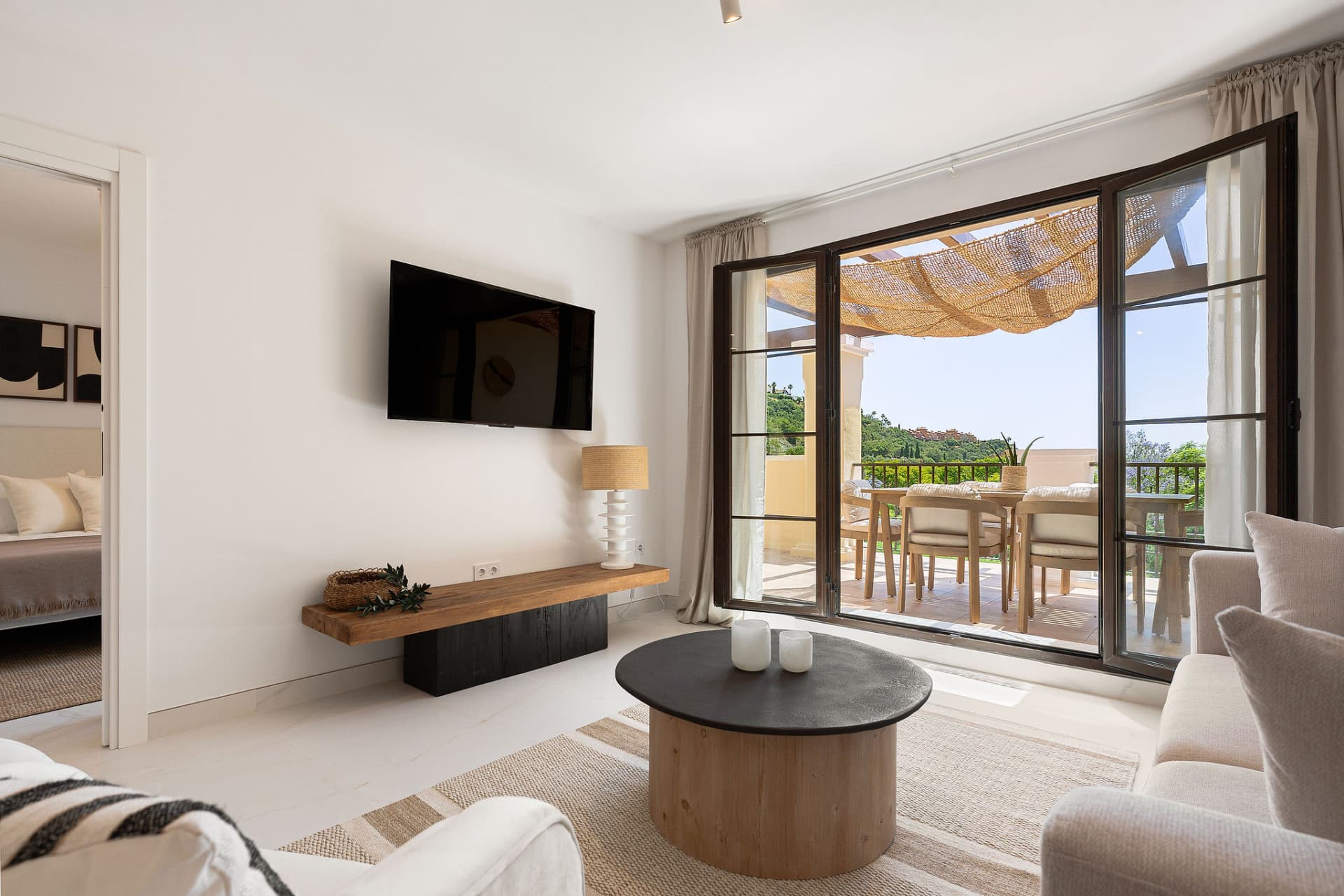 Welcome to this beautifully renovated penthouse offering bright, contemporary living in a tranquil Andalusian urbanization!