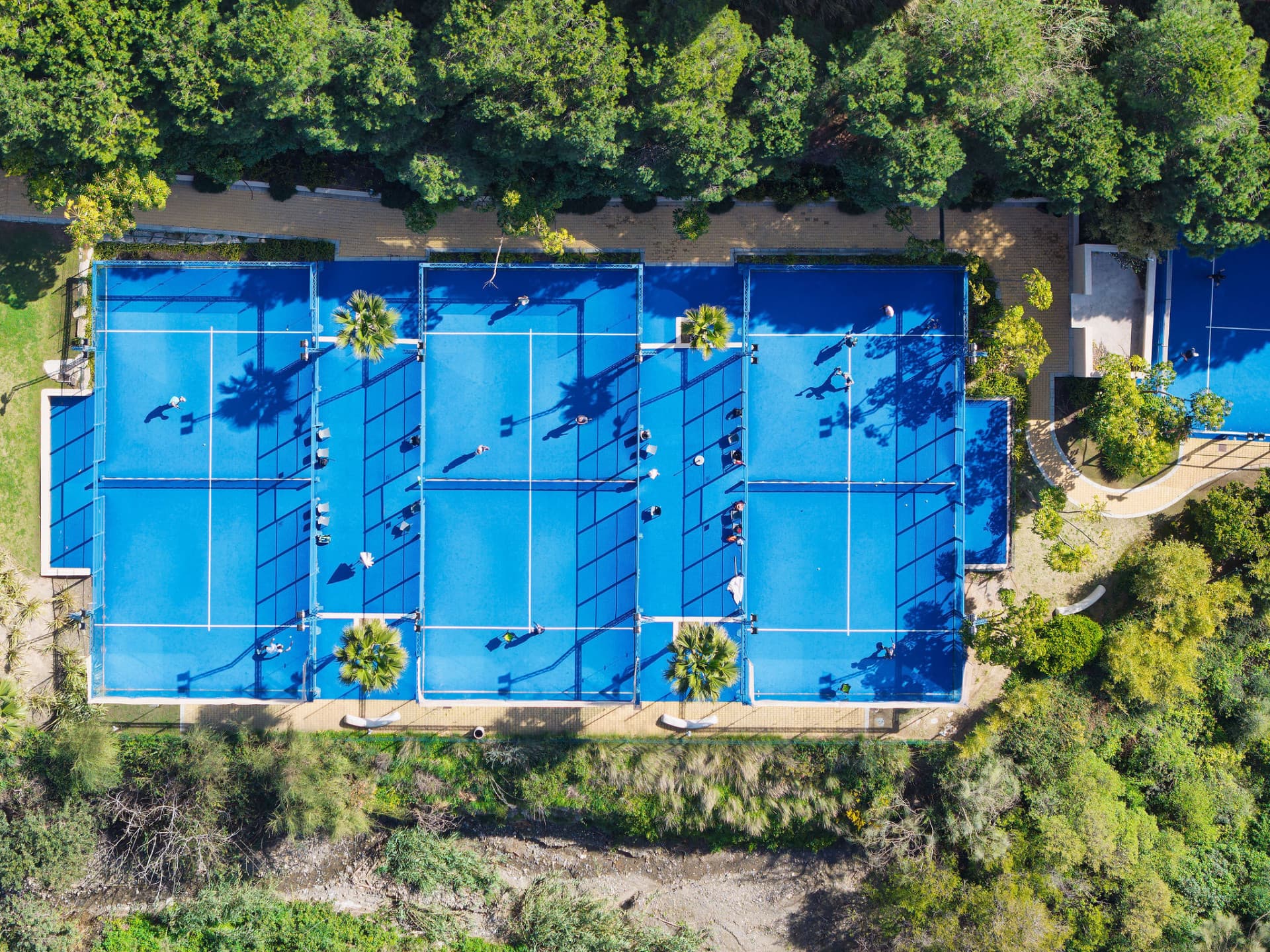 Upplev denna fina lyxlägenhet som ligger inom den prestigefyllda Higuerón Resort.