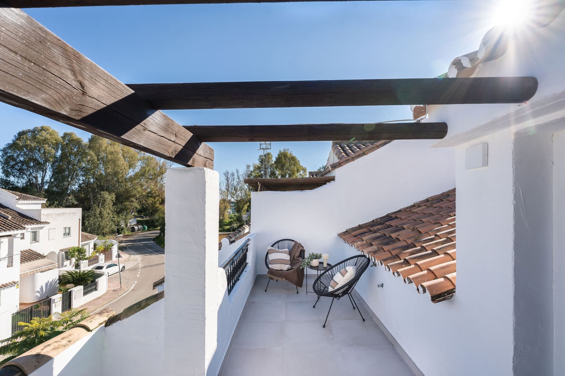 Welcome to this exceptional townhouse where contemporary luxury meets comfort and effortless lifestyle!