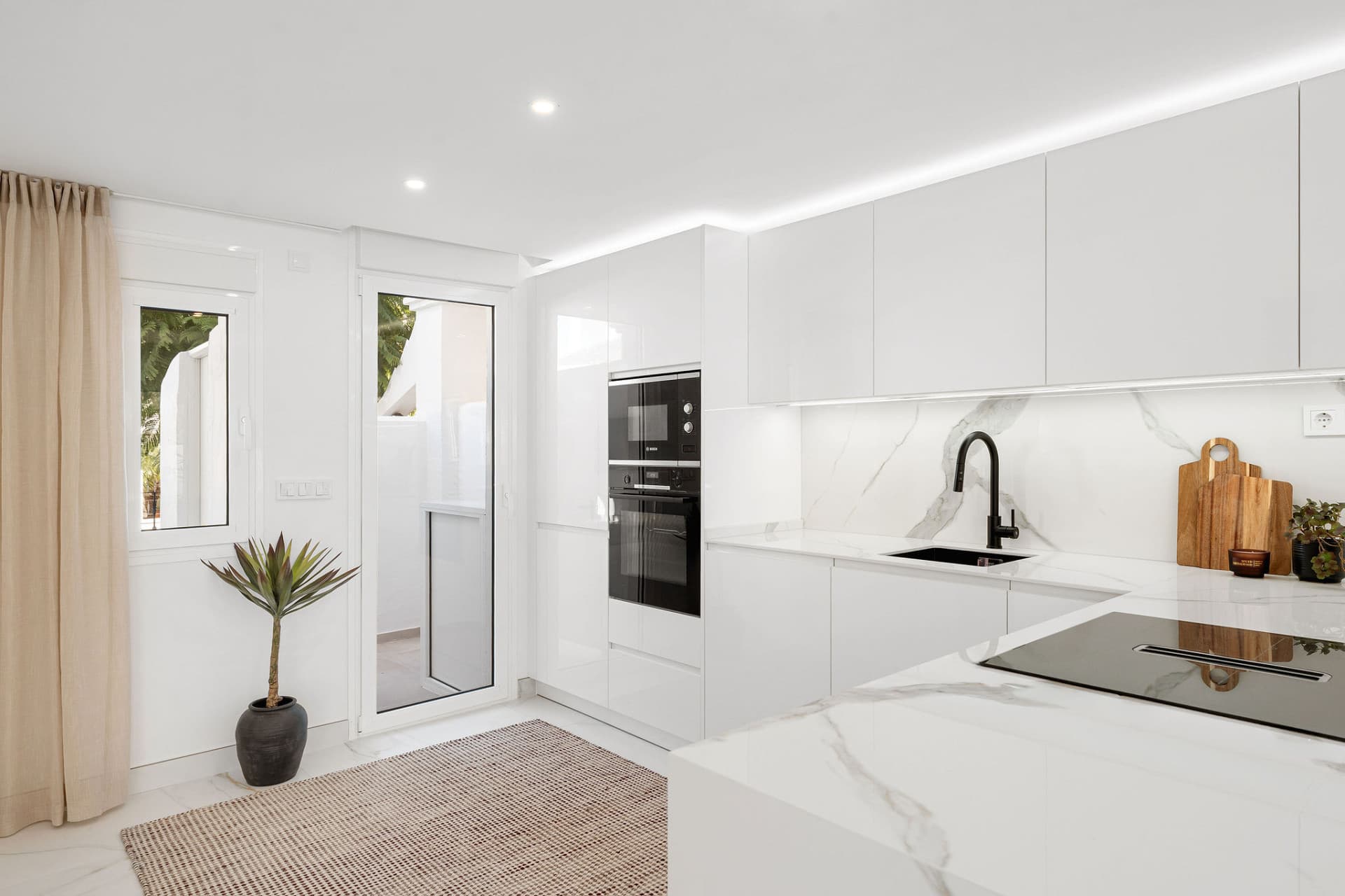 Welcome to this exceptional townhouse where contemporary luxury meets comfort and effortless lifestyle!