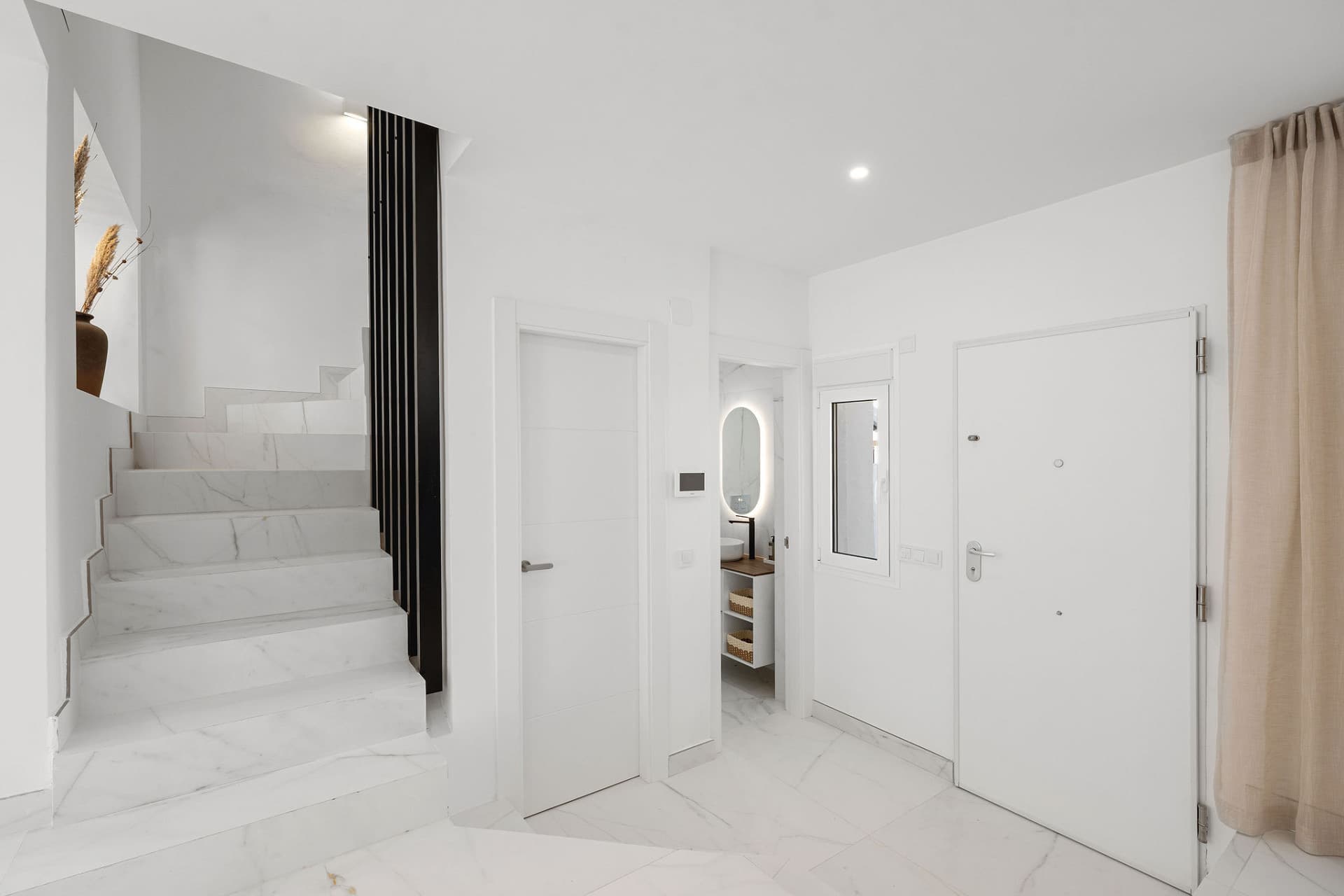 Welcome to this exceptional townhouse where contemporary luxury meets comfort and effortless lifestyle!