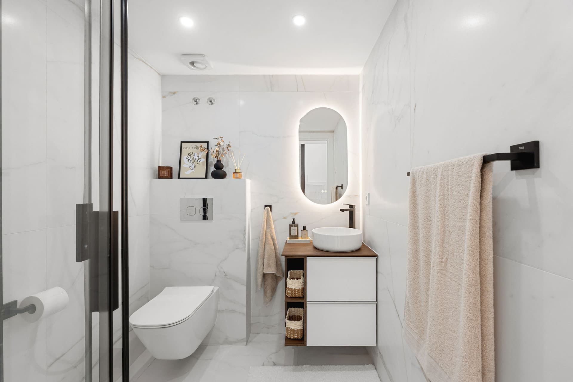 Welcome to this exceptional townhouse where contemporary luxury meets comfort and effortless lifestyle!