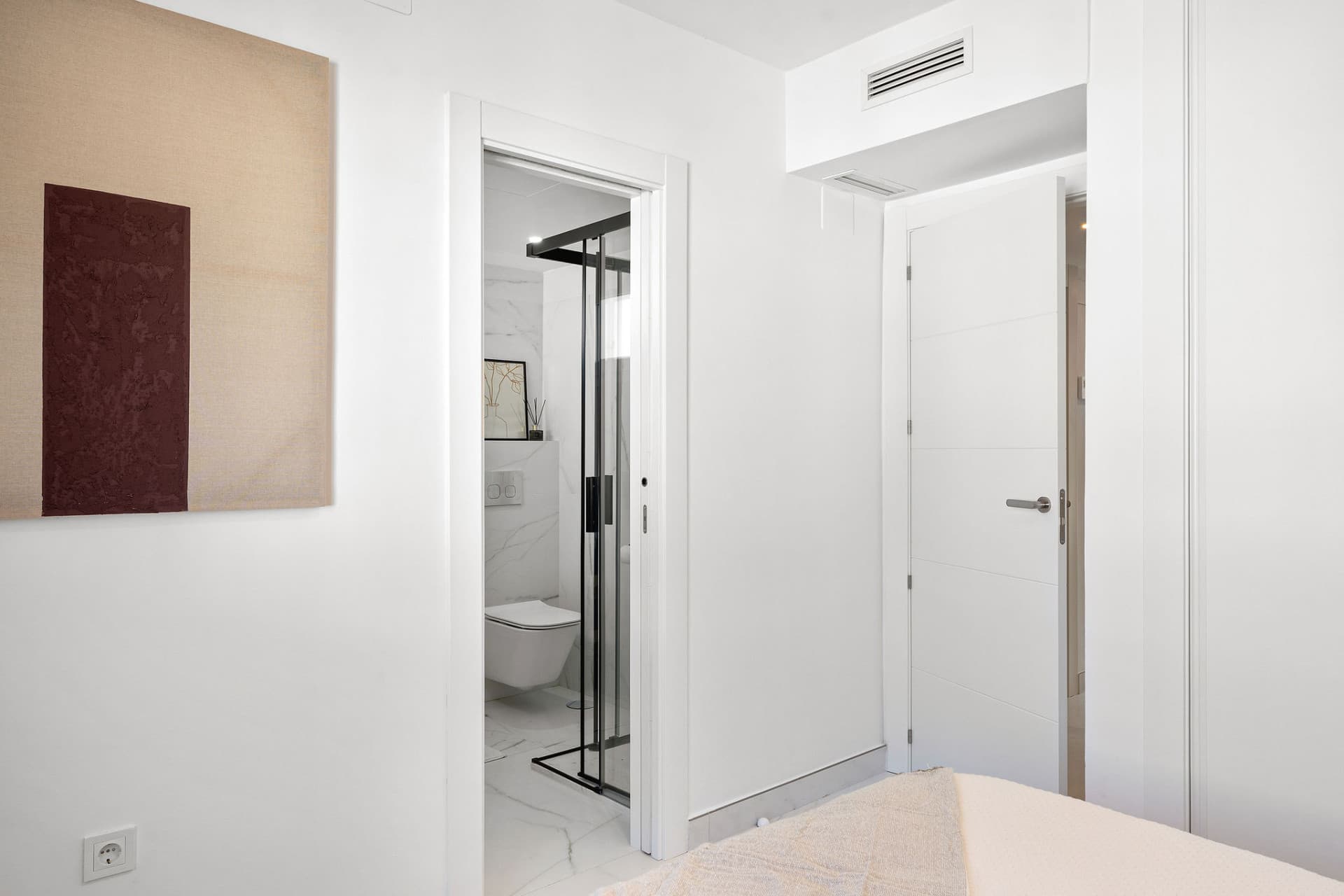 Welcome to this exceptional townhouse where contemporary luxury meets comfort and effortless lifestyle!