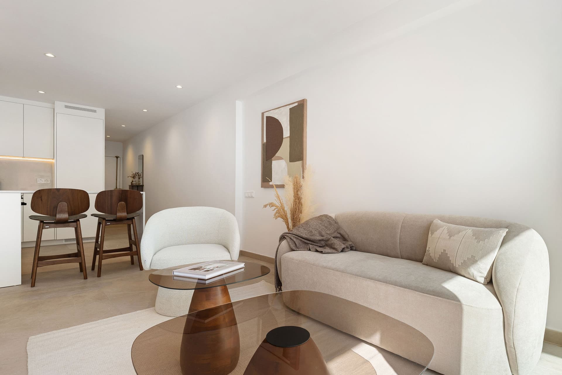 Bienvenido a este apartamento totalmente renovado de 2 dormitorios en Málaga Centro!