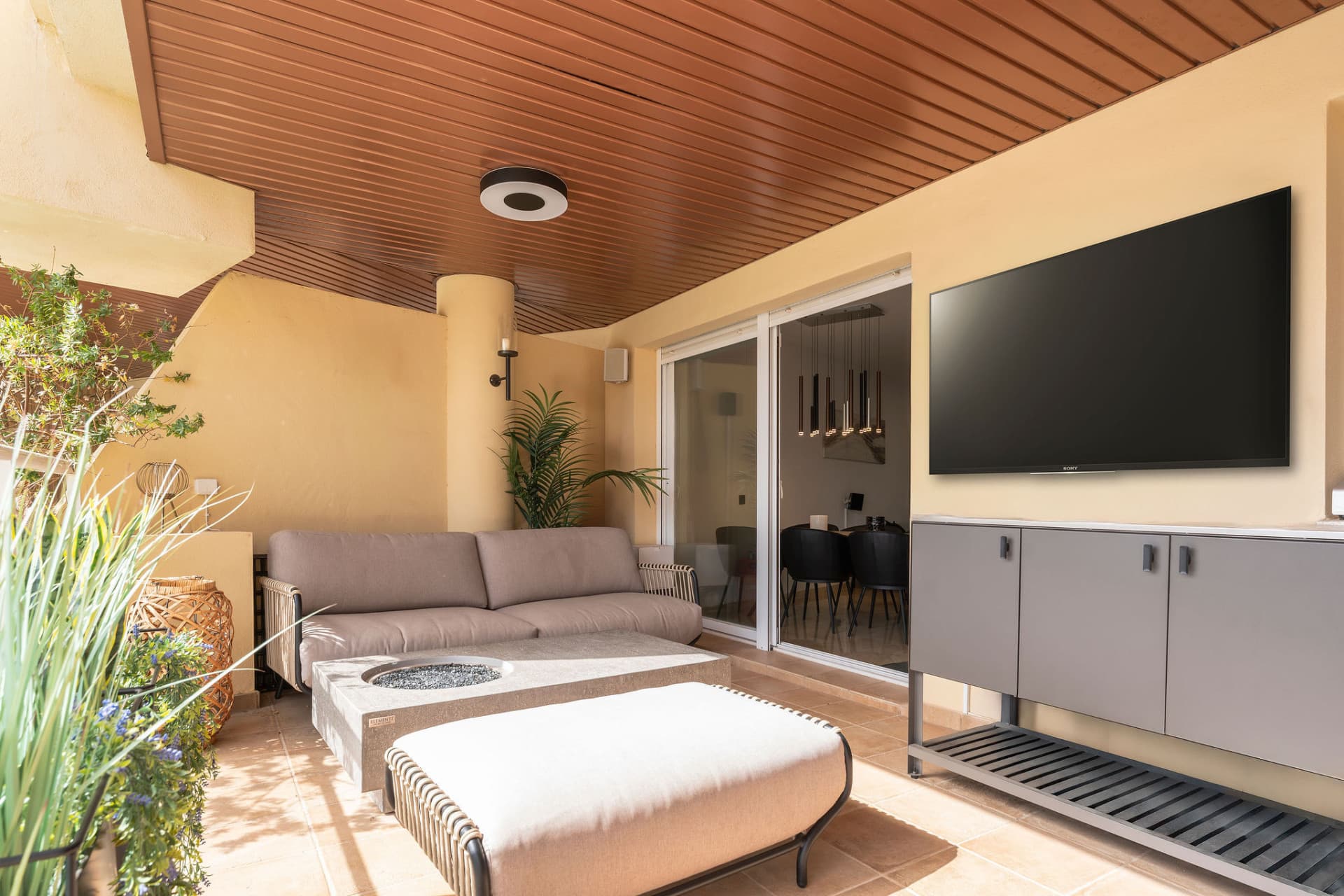Welcome to this apartment in Torreblanca - situated just 200 meters from the beach!
