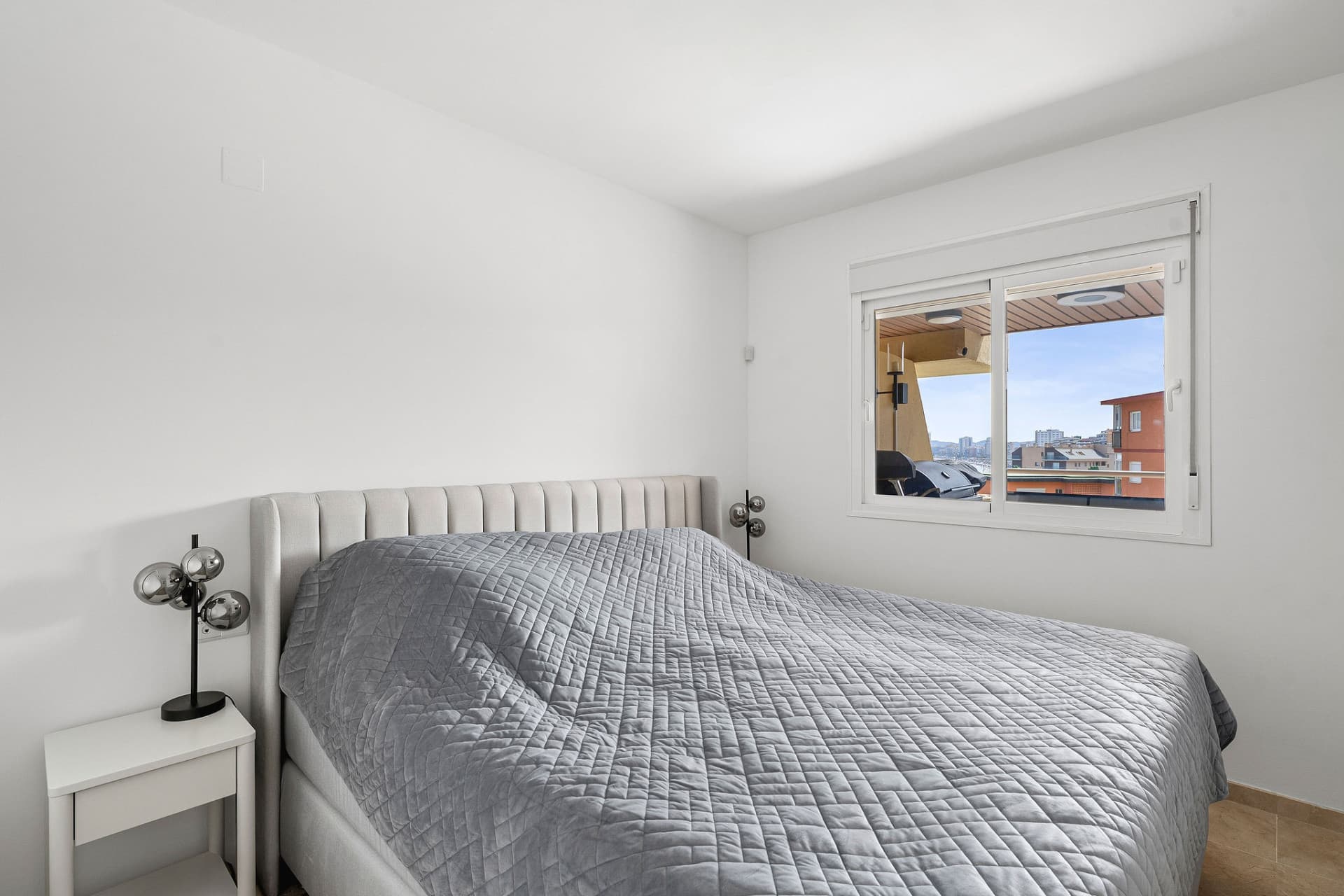 Welcome to this apartment in Torreblanca - situated just 200 meters from the beach!