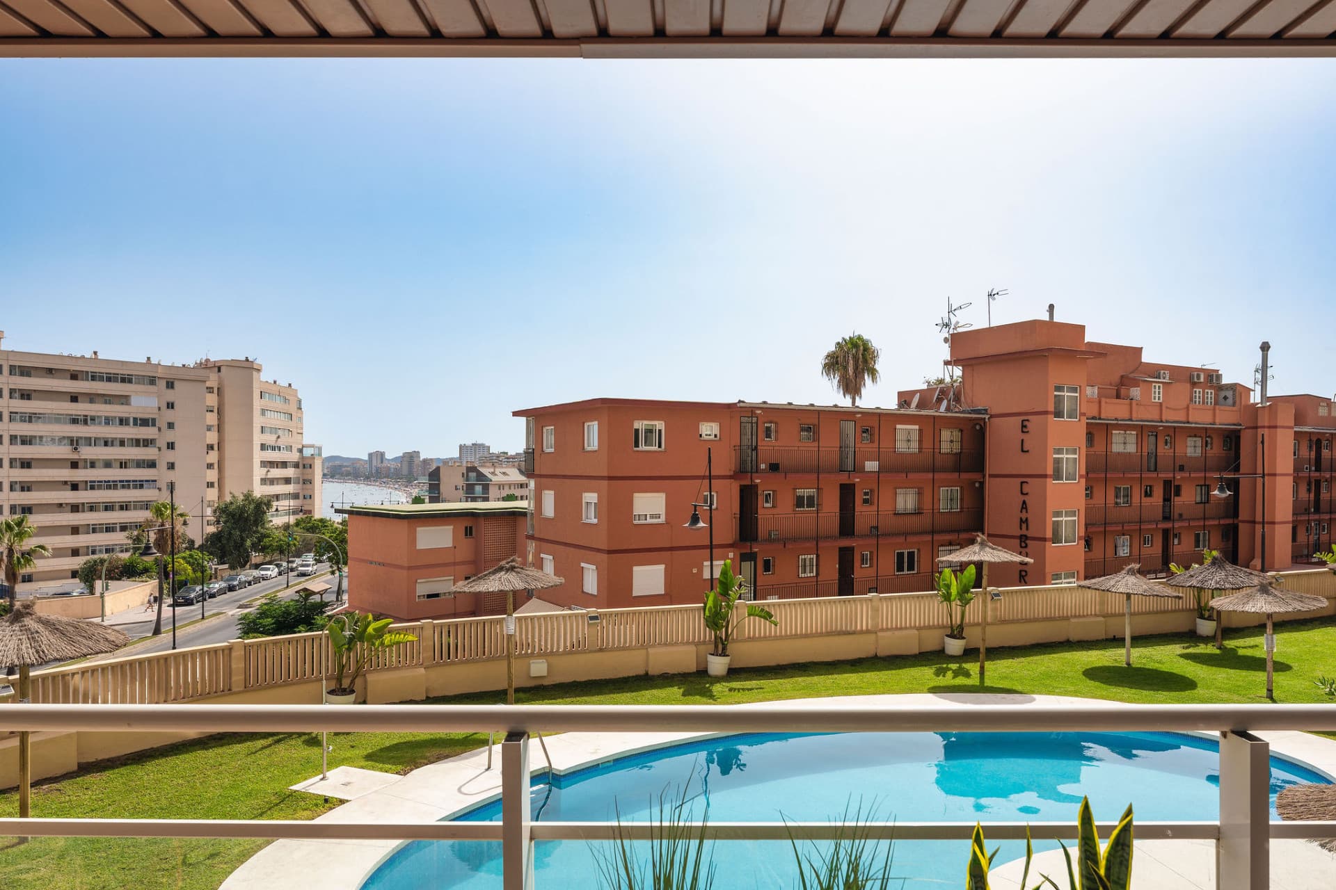 Welcome to this apartment in Torreblanca - situated just 200 meters from the beach!