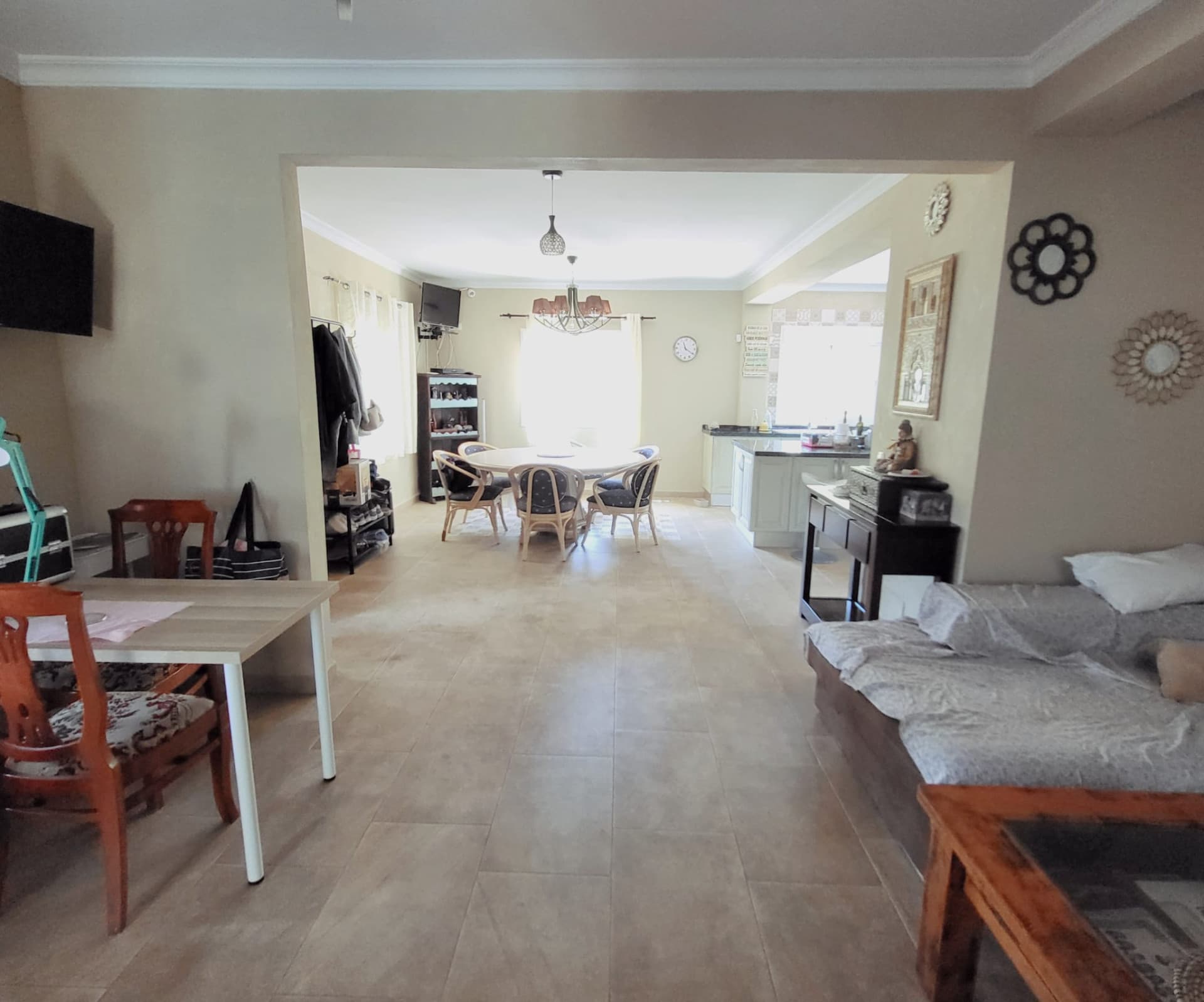 Villa with two separate flats, a large plot and a private swimming pool in Valle Romano, Estepona West