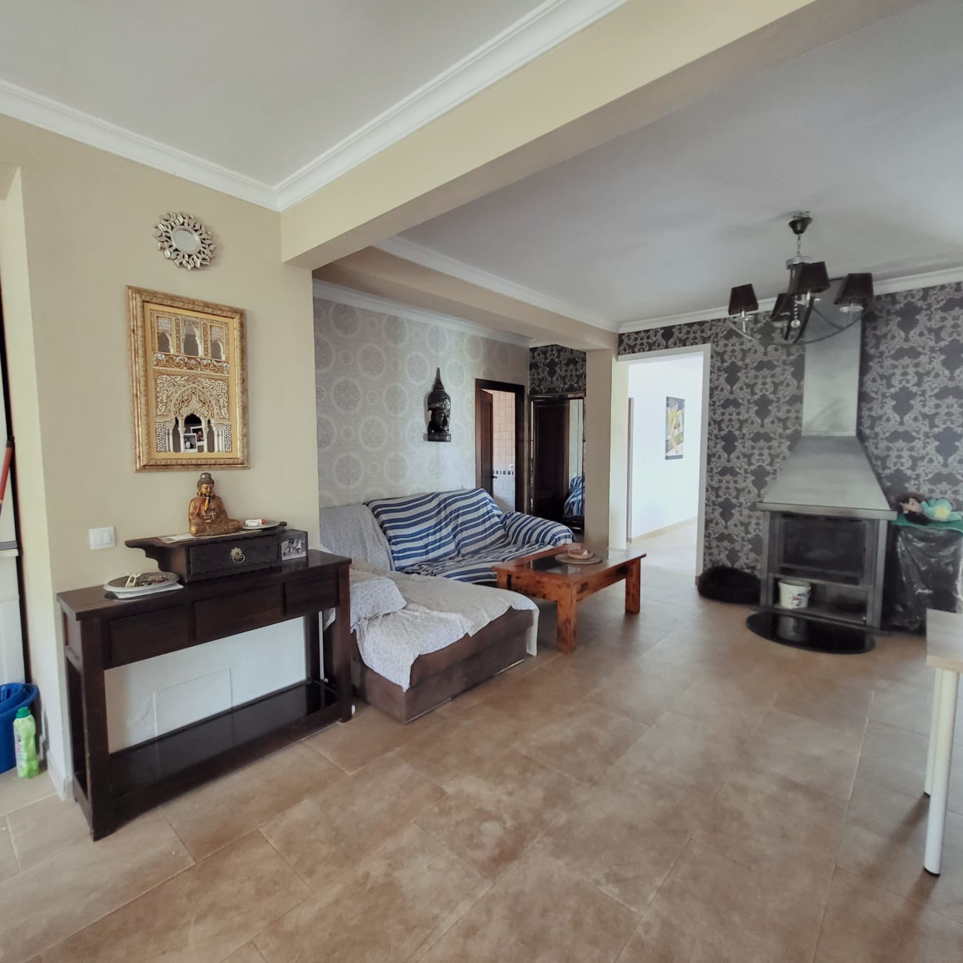 Villa with two separate flats, a large plot and a private swimming pool in Valle Romano, Estepona West