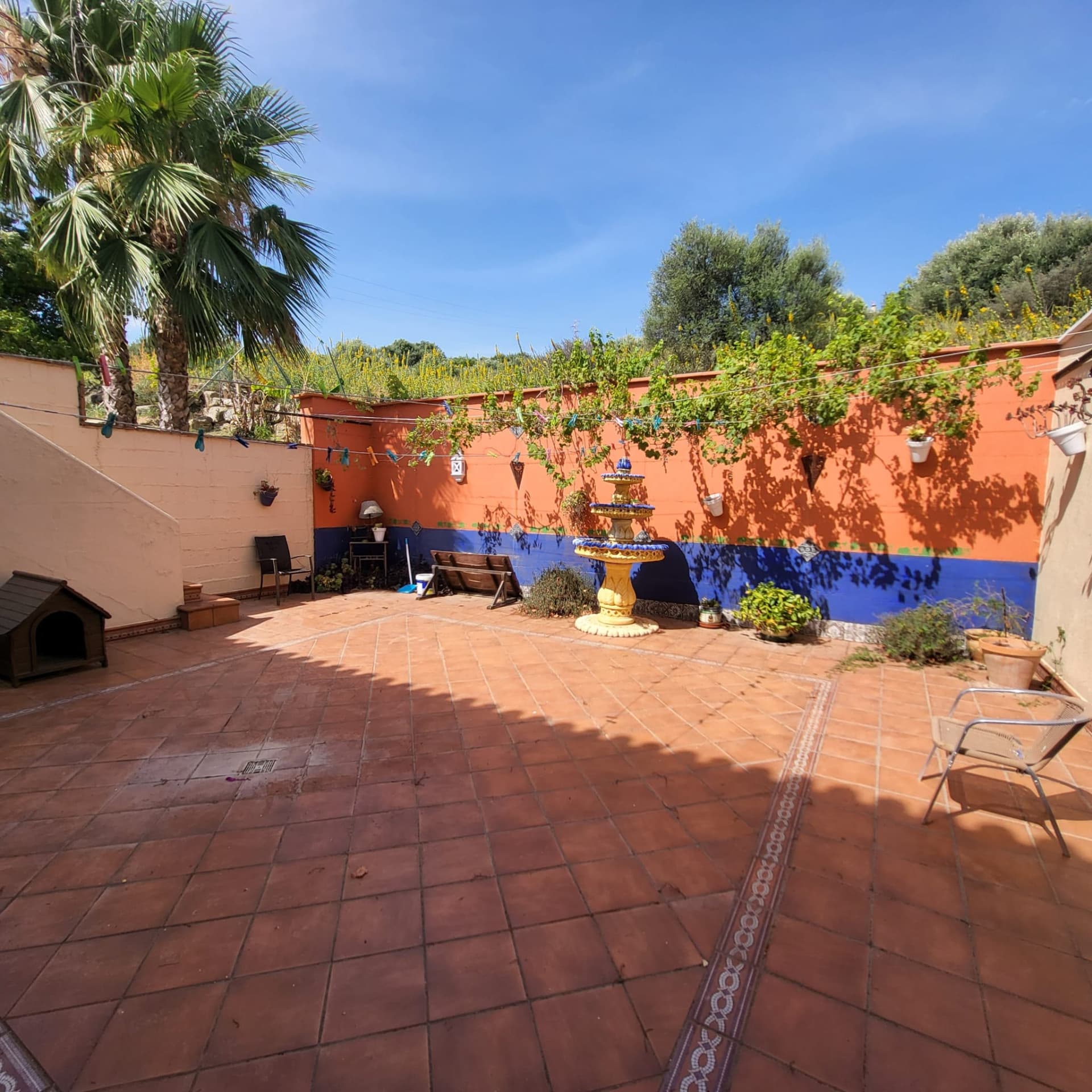 Villa with two separate flats, a large plot and a private swimming pool in Valle Romano, Estepona West