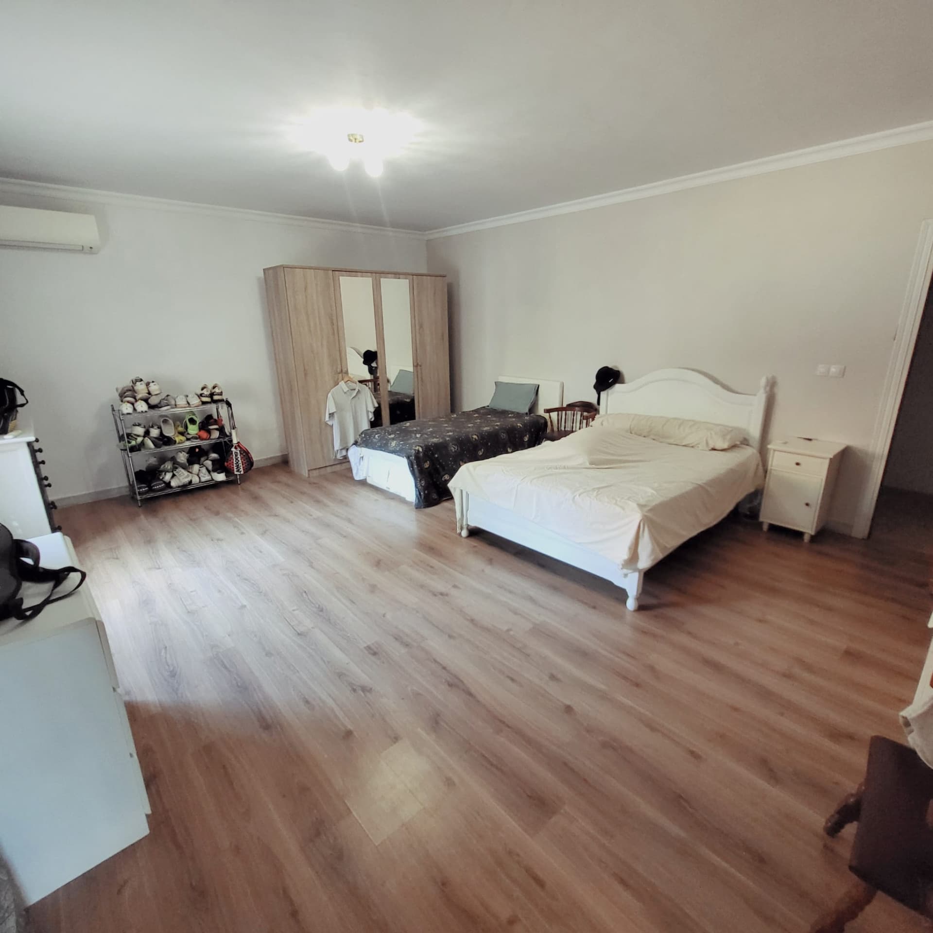 Villa with two separate flats, a large plot and a private swimming pool in Valle Romano, Estepona West